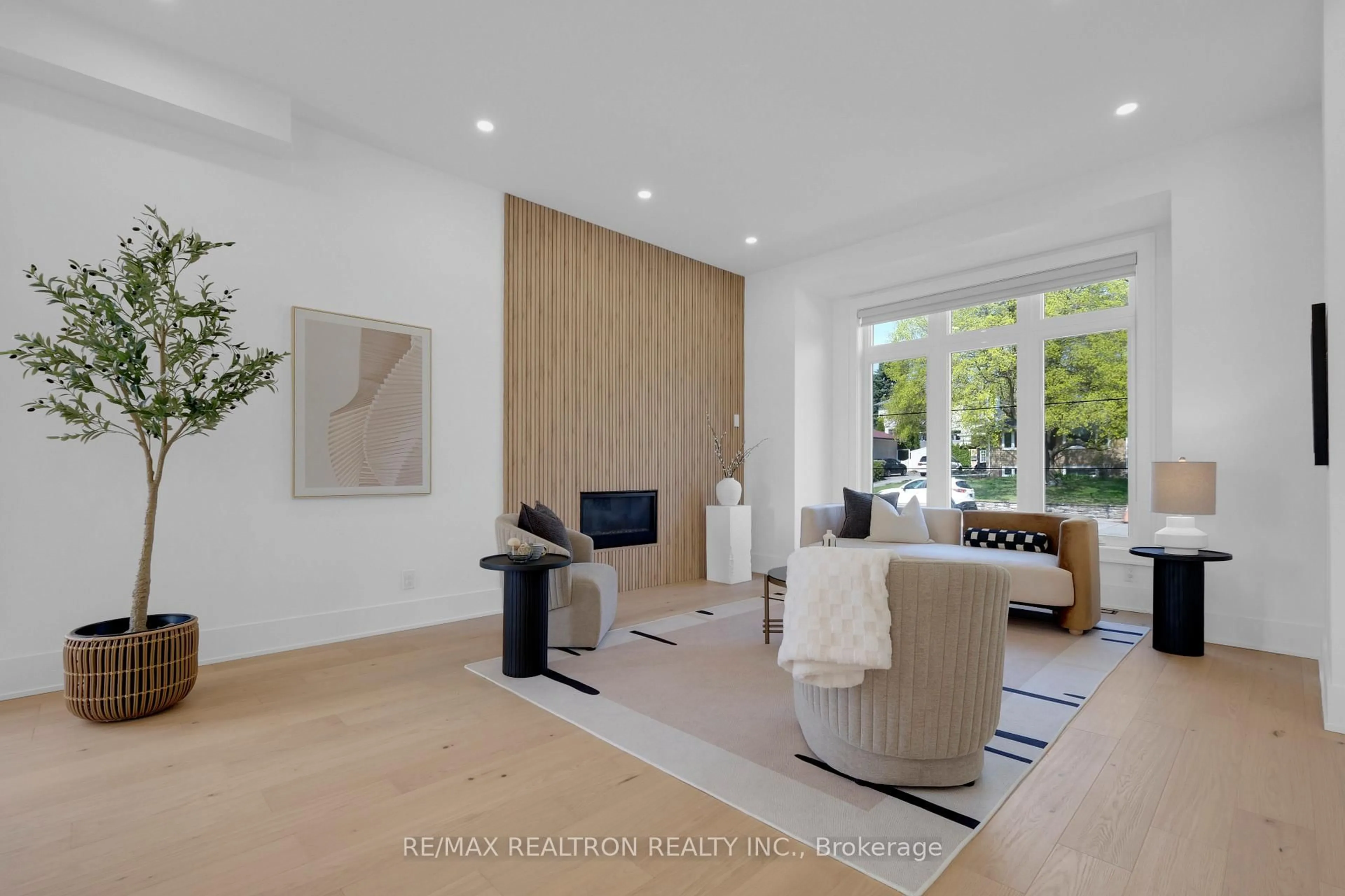 Living room with furniture, unknown for 28 Ternhill Cres, Toronto Ontario M3C 2E5