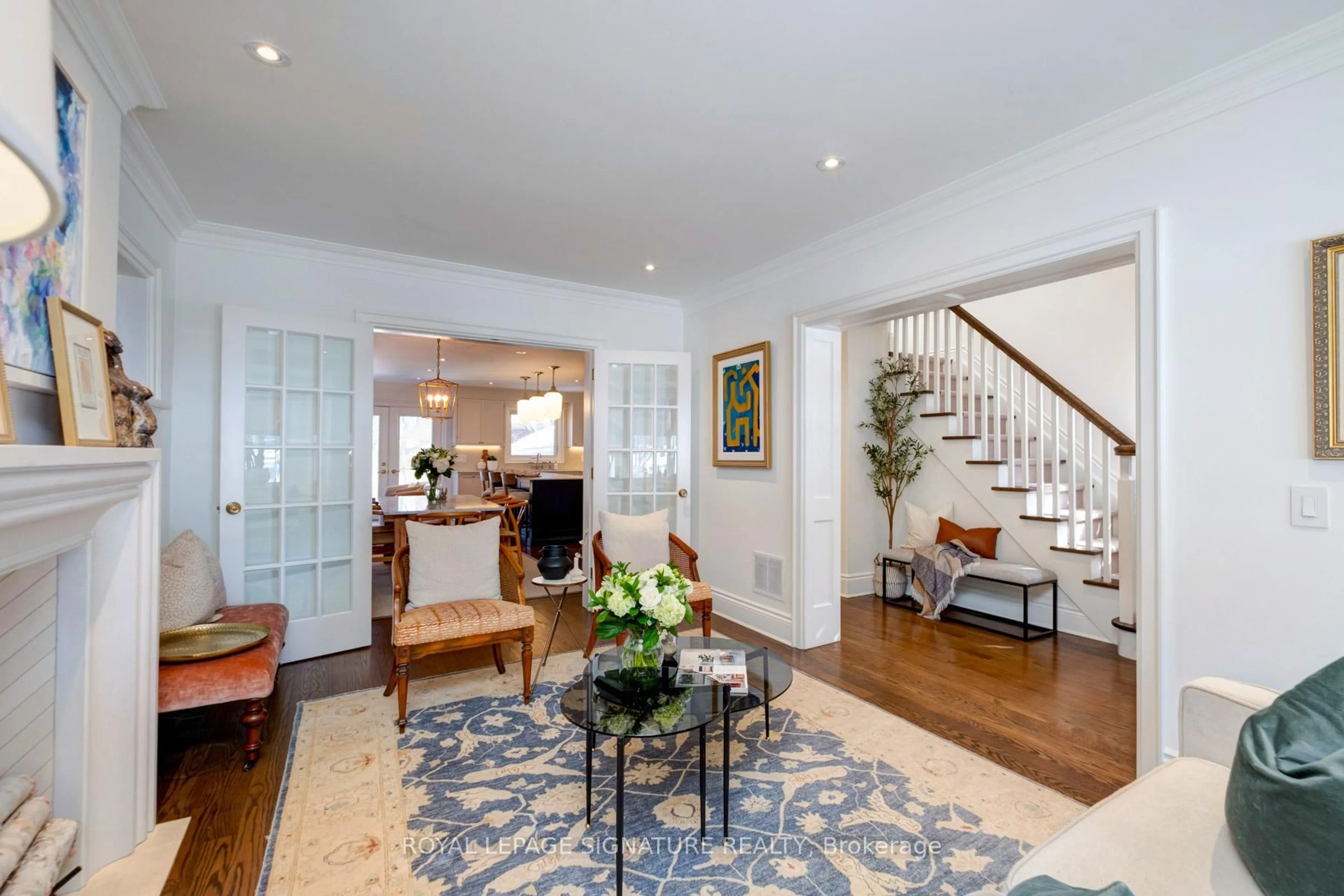 Indoor entryway for 165 Welland Ave, Toronto Ontario M4T 2J6