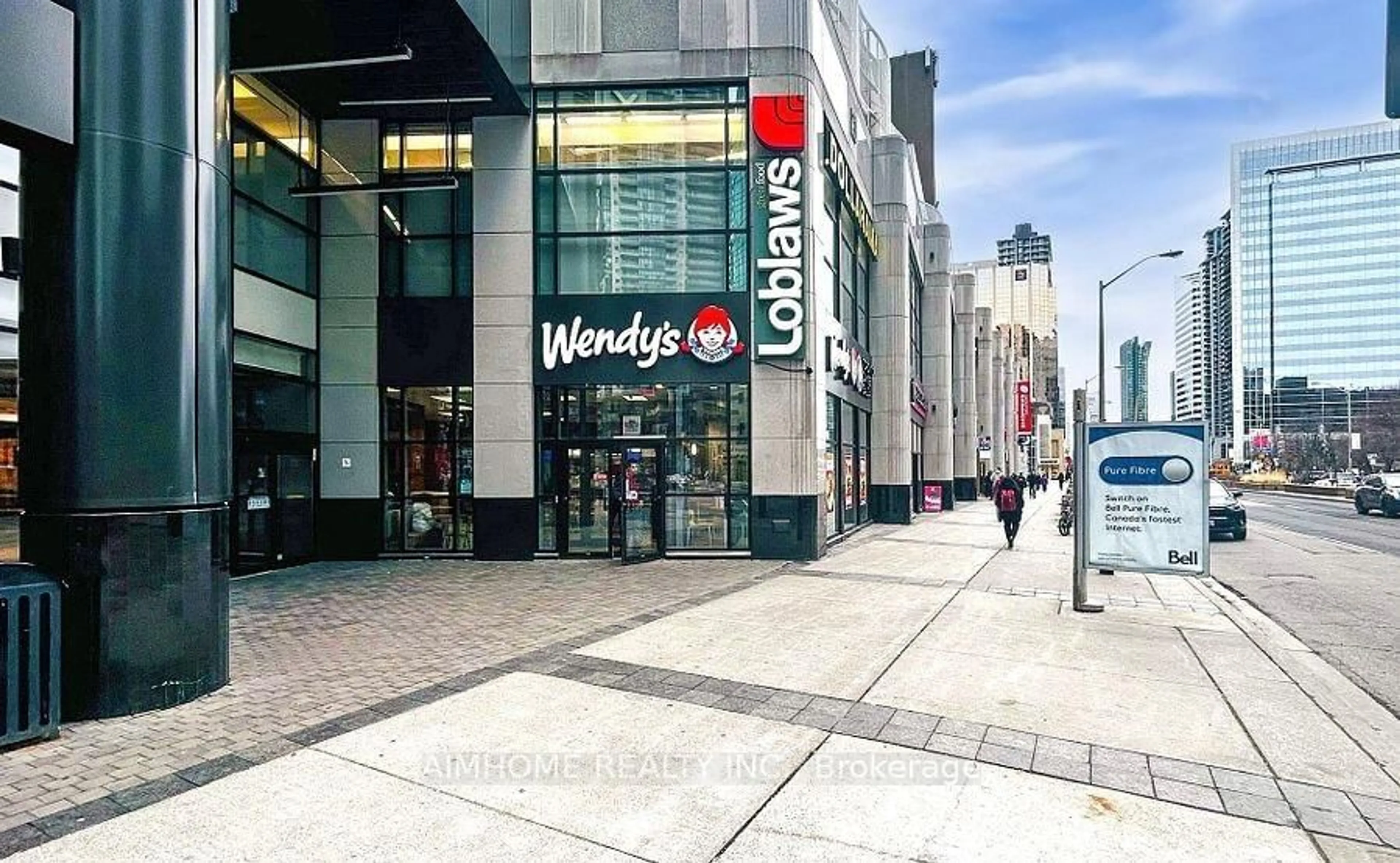 Indoor foyer for 8 Hillcrest Ave #1617, Toronto Ontario M2N 6Y6