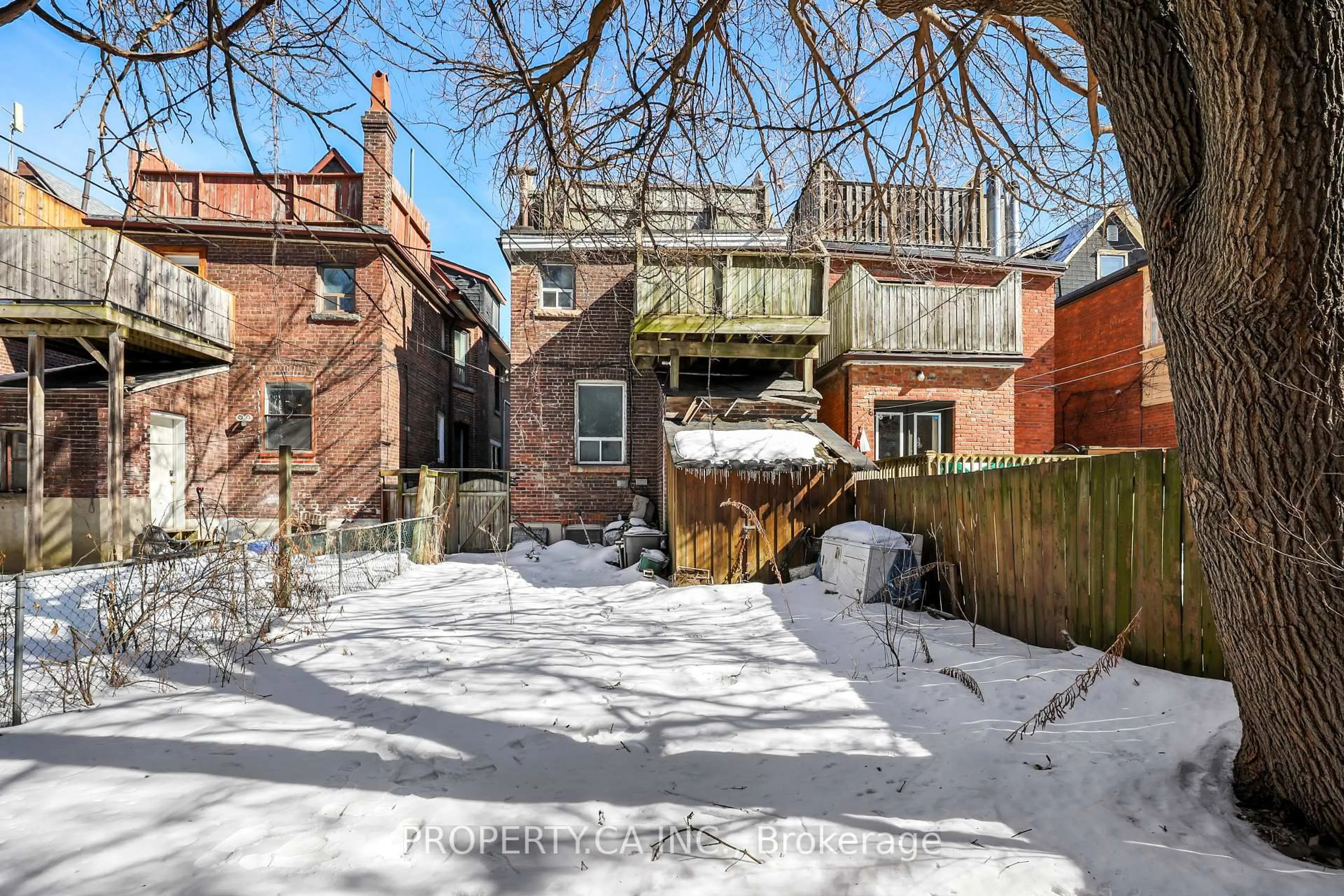 Patio, street for 552 Huron St, Toronto Ontario M5R 2R7