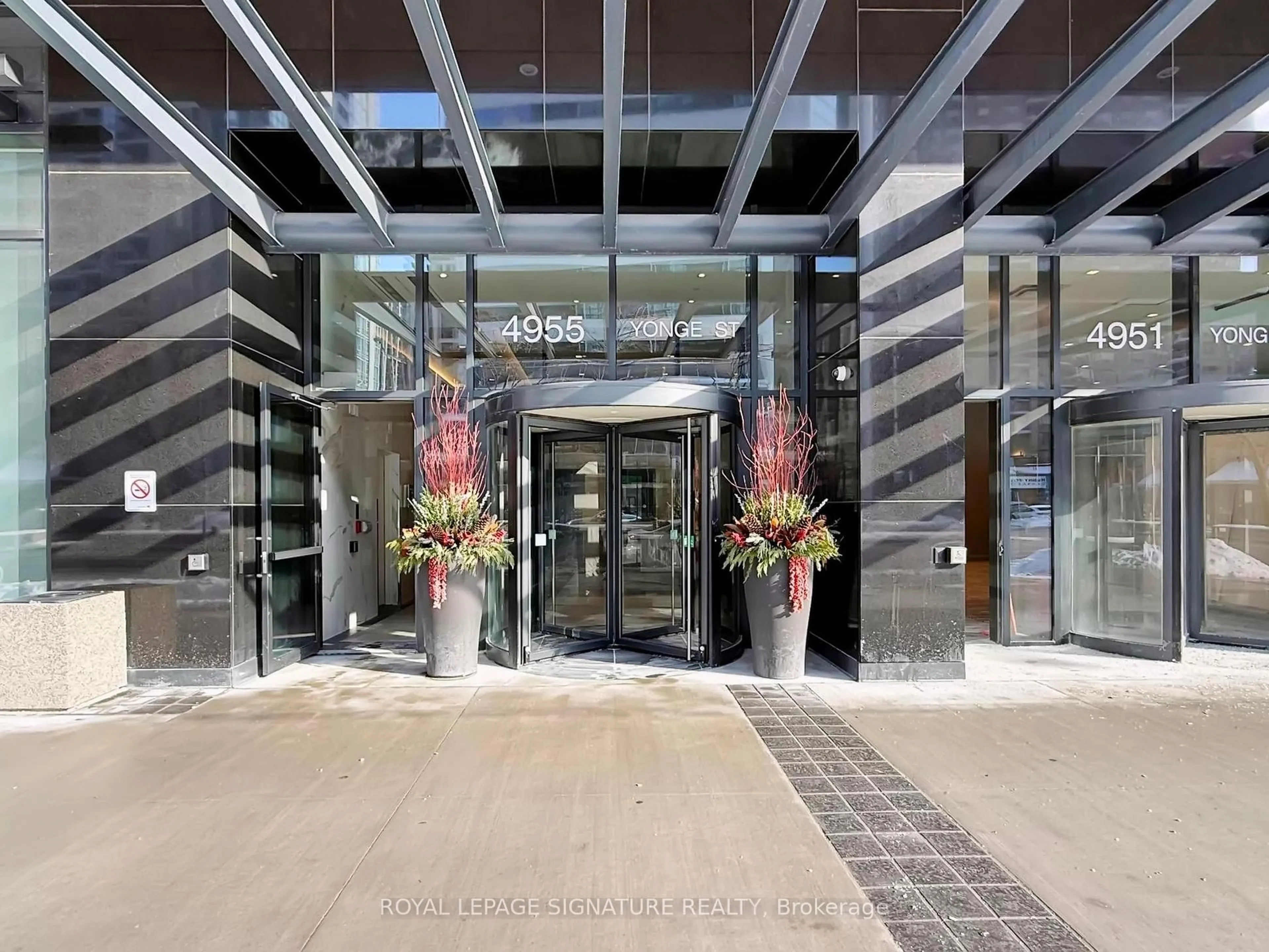 Indoor foyer for 4955 Yonge St #3206, Toronto Ontario M2N 0L8
