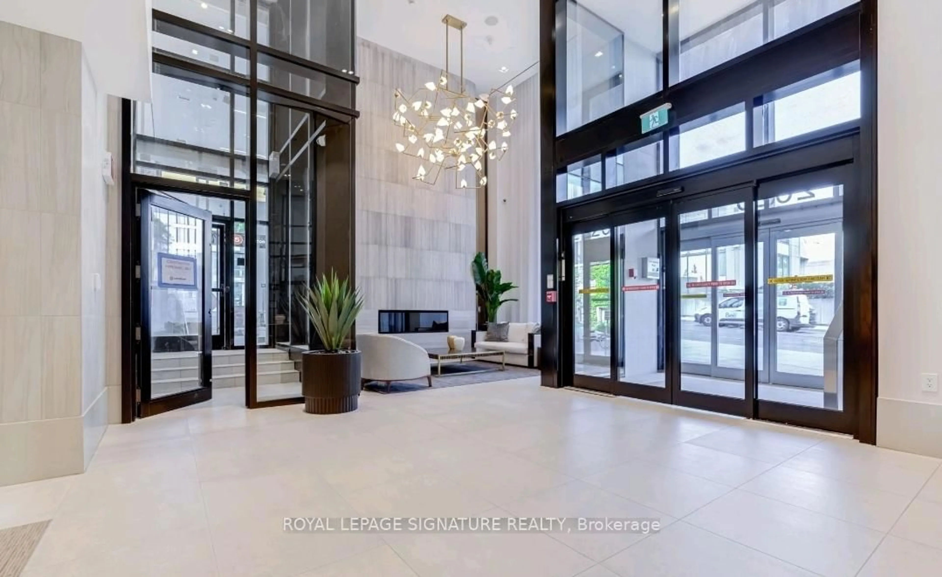 Unknown for 2020 Bathurst St #210, Toronto Ontario M5P 0A6