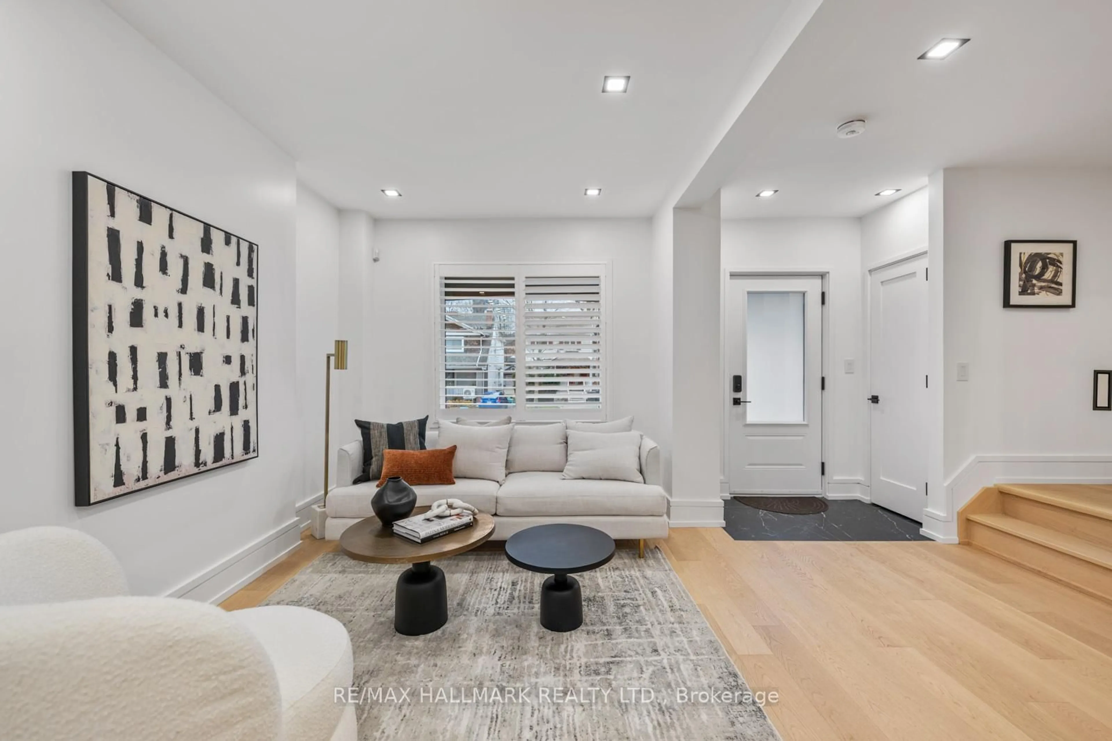 Living room with furniture, unknown for 86 Albertus Ave, Toronto Ontario M4R 1J7