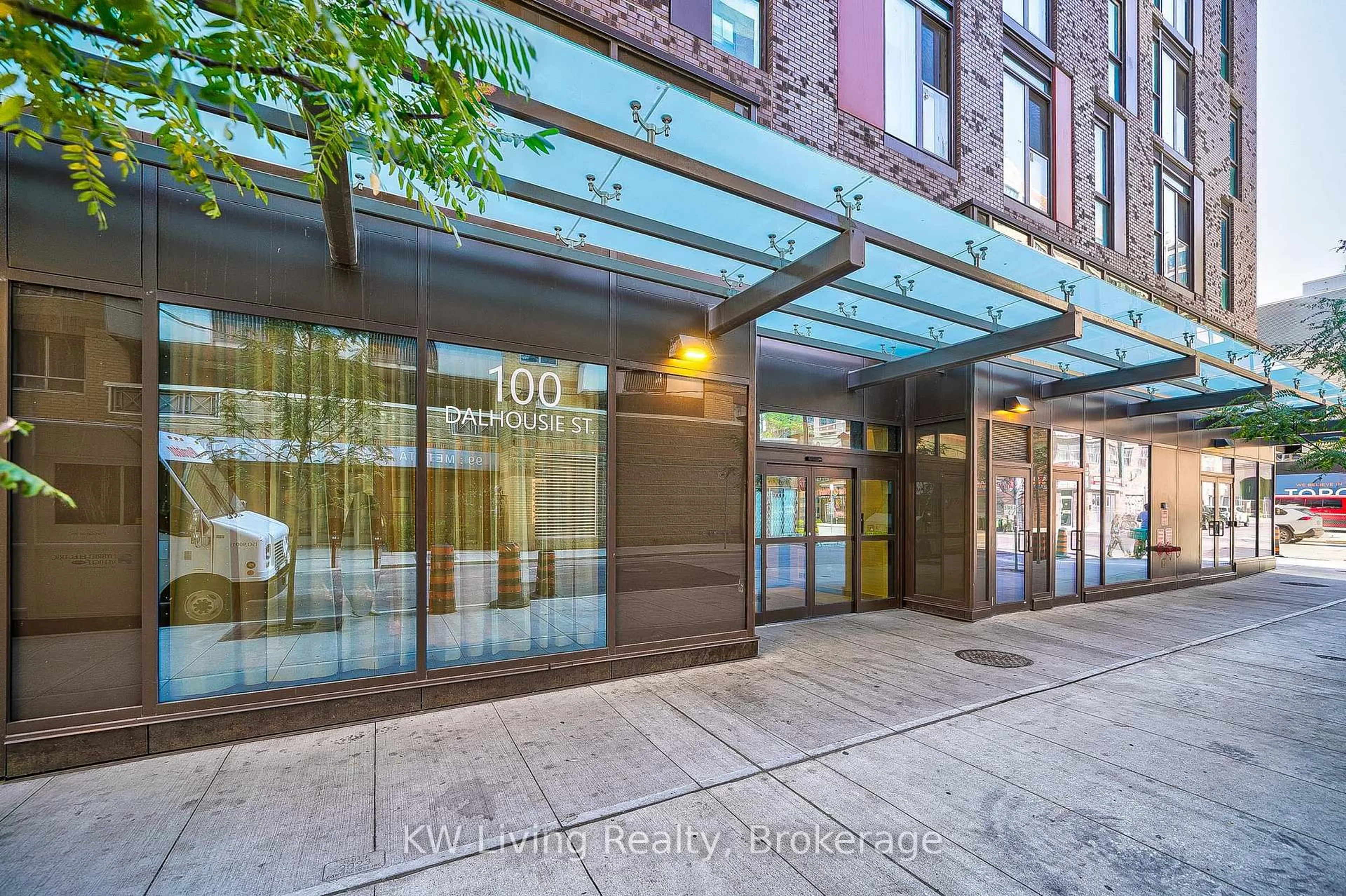 Indoor foyer for 100 Dalhousie St #2701, Toronto Ontario M5B 0C7