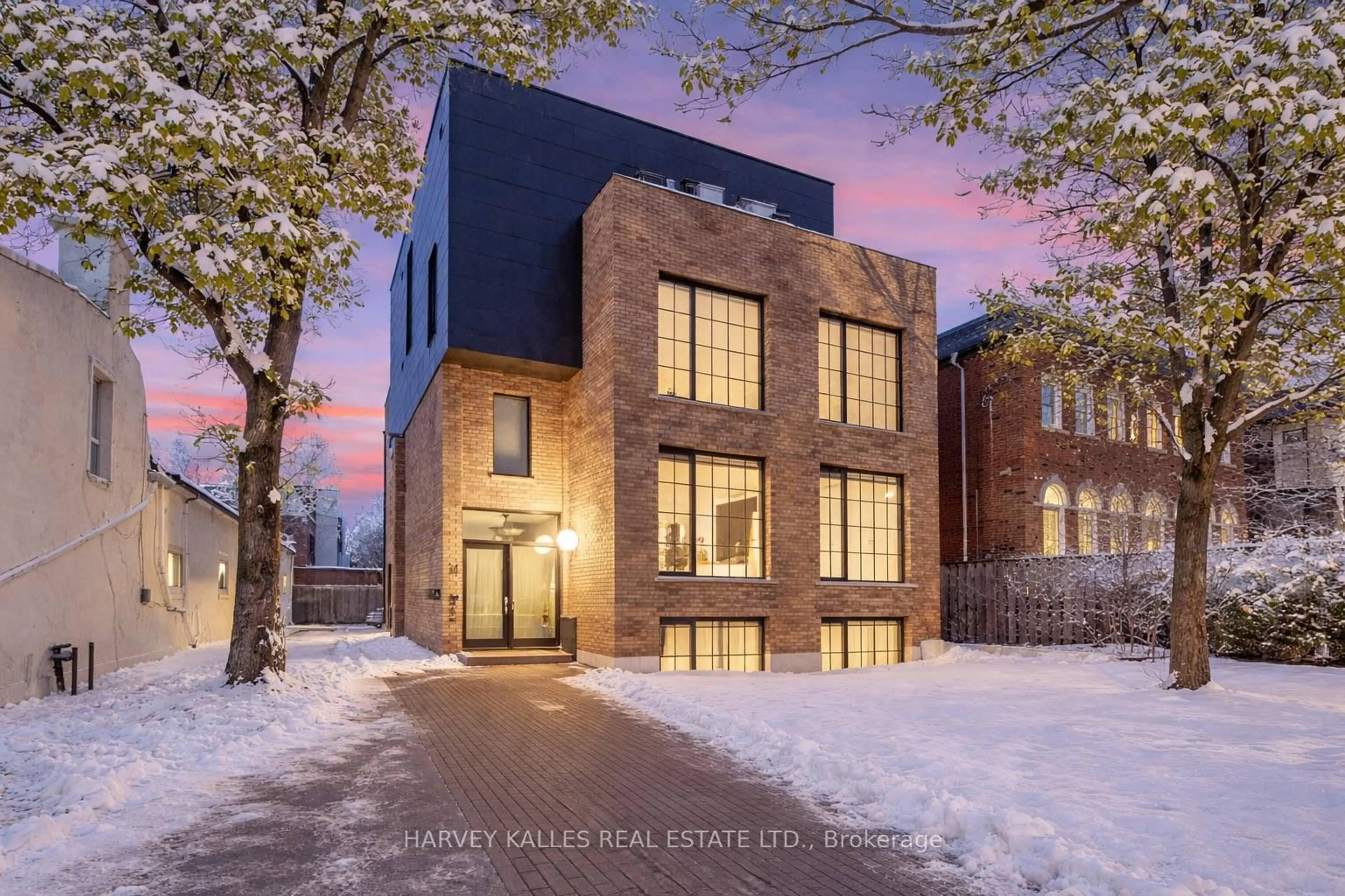 Home with brick exterior material, building for 34 Coulson Ave #B, Toronto Ontario M4V 1Y5