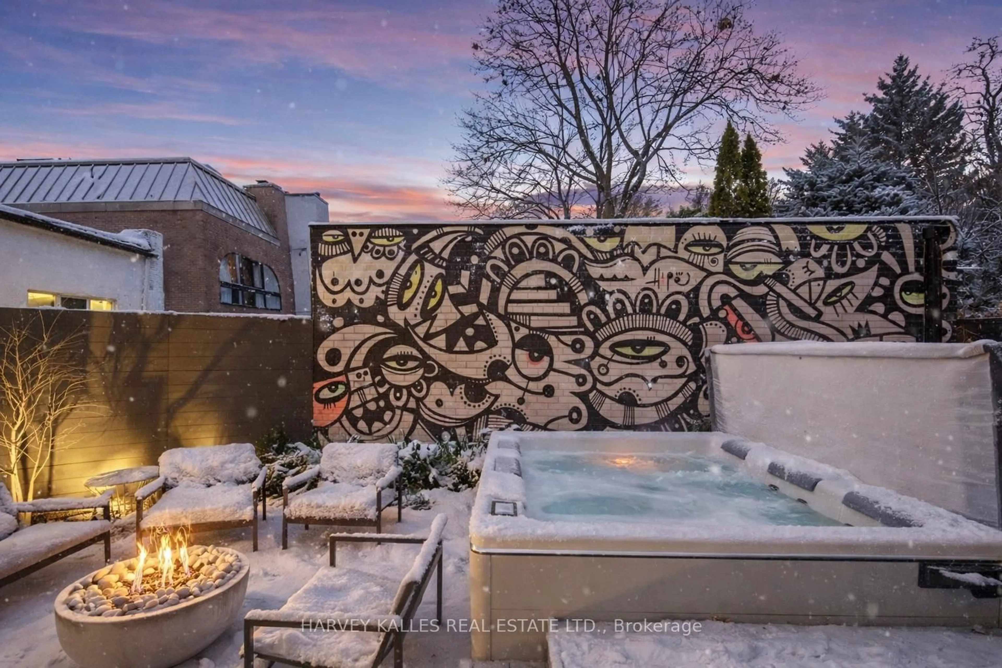 Patio, unknown for 34 Coulson Ave #B, Toronto Ontario M4V 1Y5