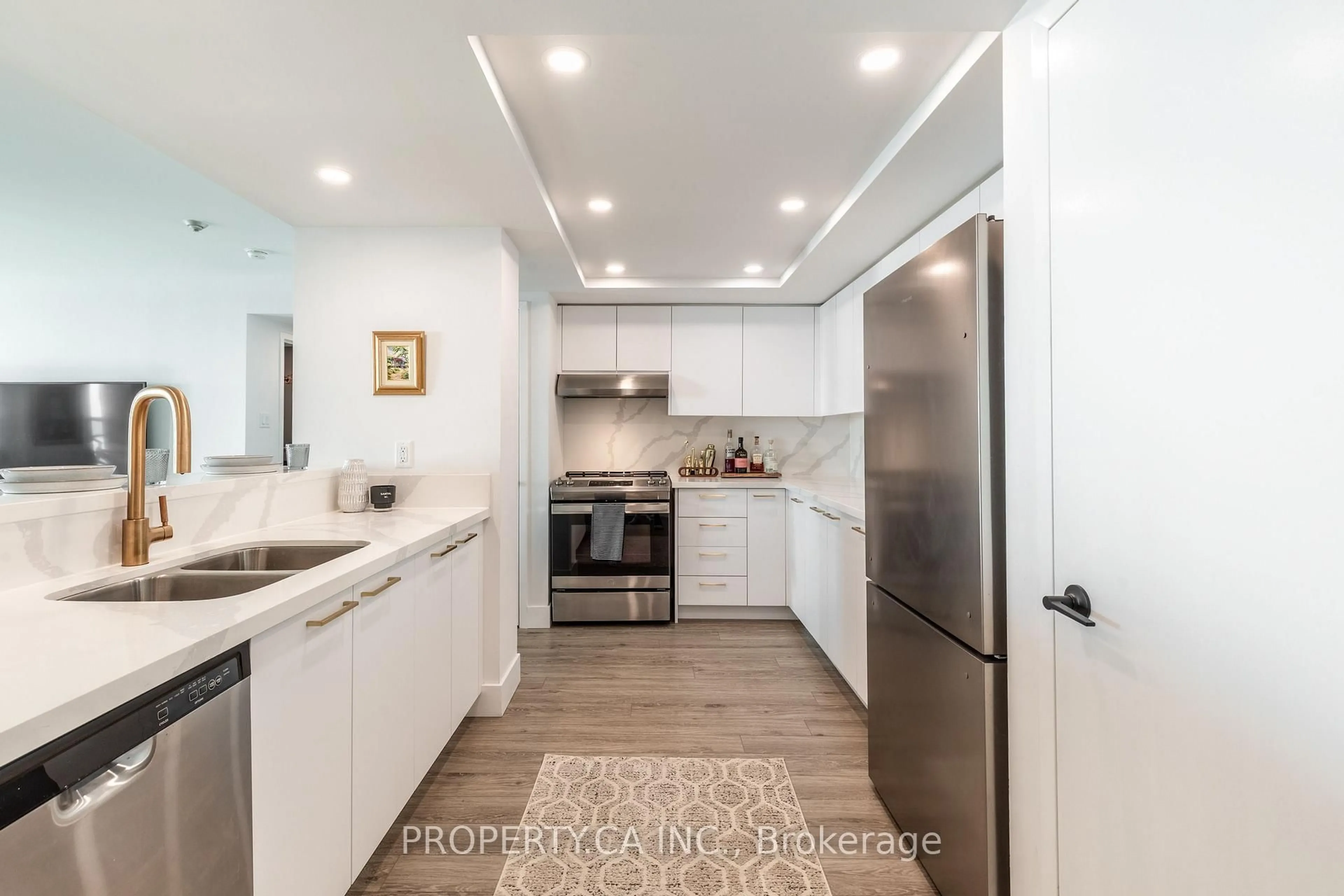 Open concept kitchen, ceramic/tile floor for 77 Harbour Sq #2212, Toronto Ontario M5J 2S2