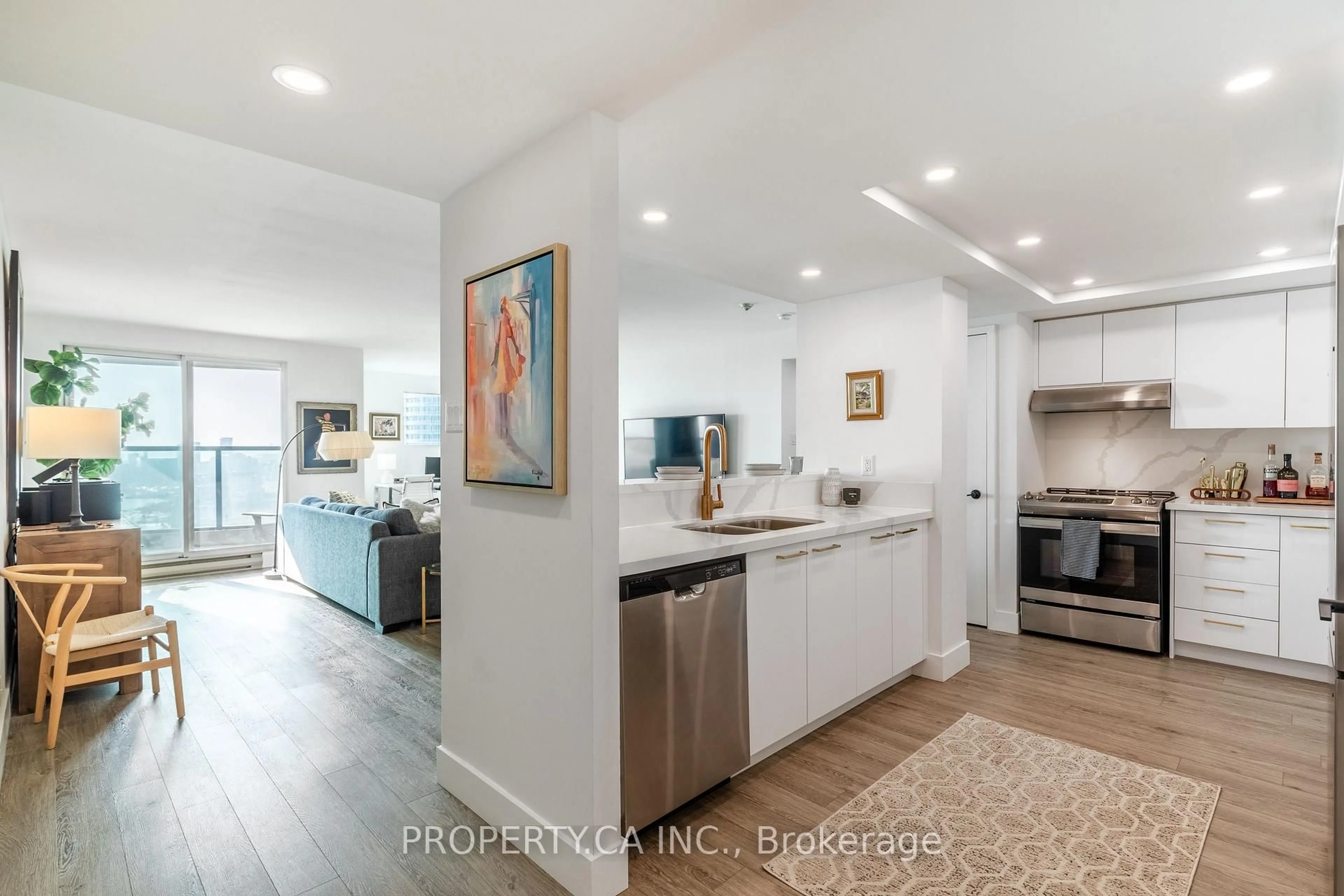 Open concept kitchen, unknown for 77 Harbour Sq #2212, Toronto Ontario M5J 2S2