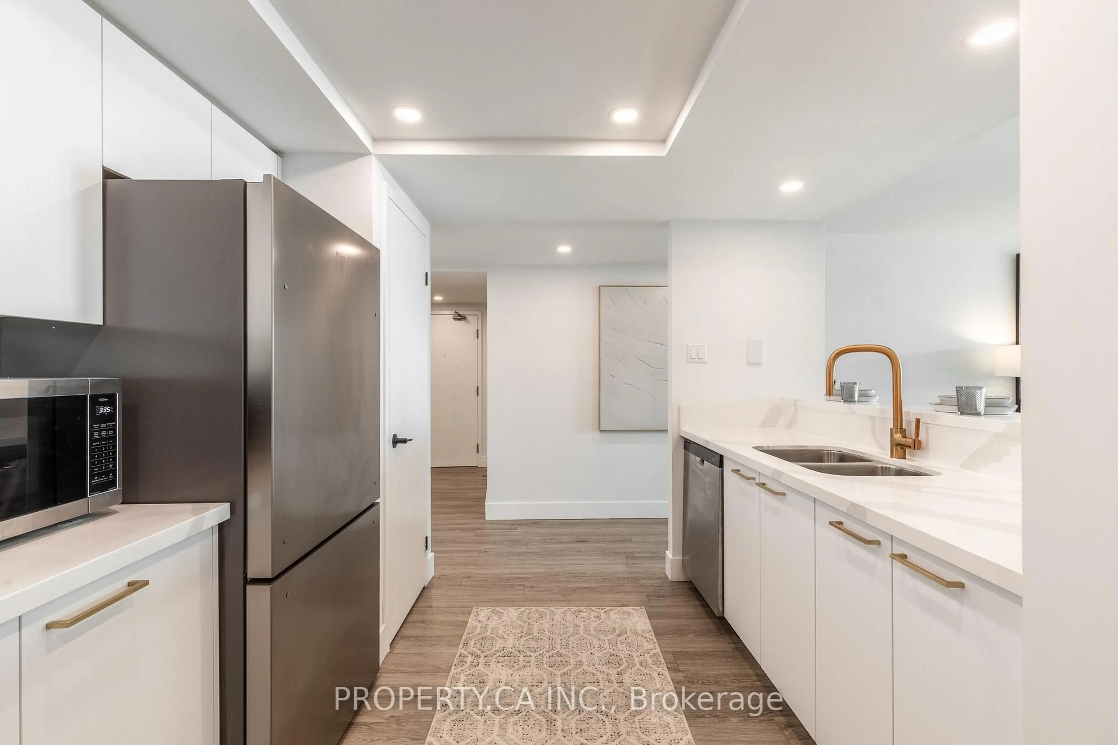 Open concept kitchen, unknown for 77 Harbour Sq #2212, Toronto Ontario M5J 2S2