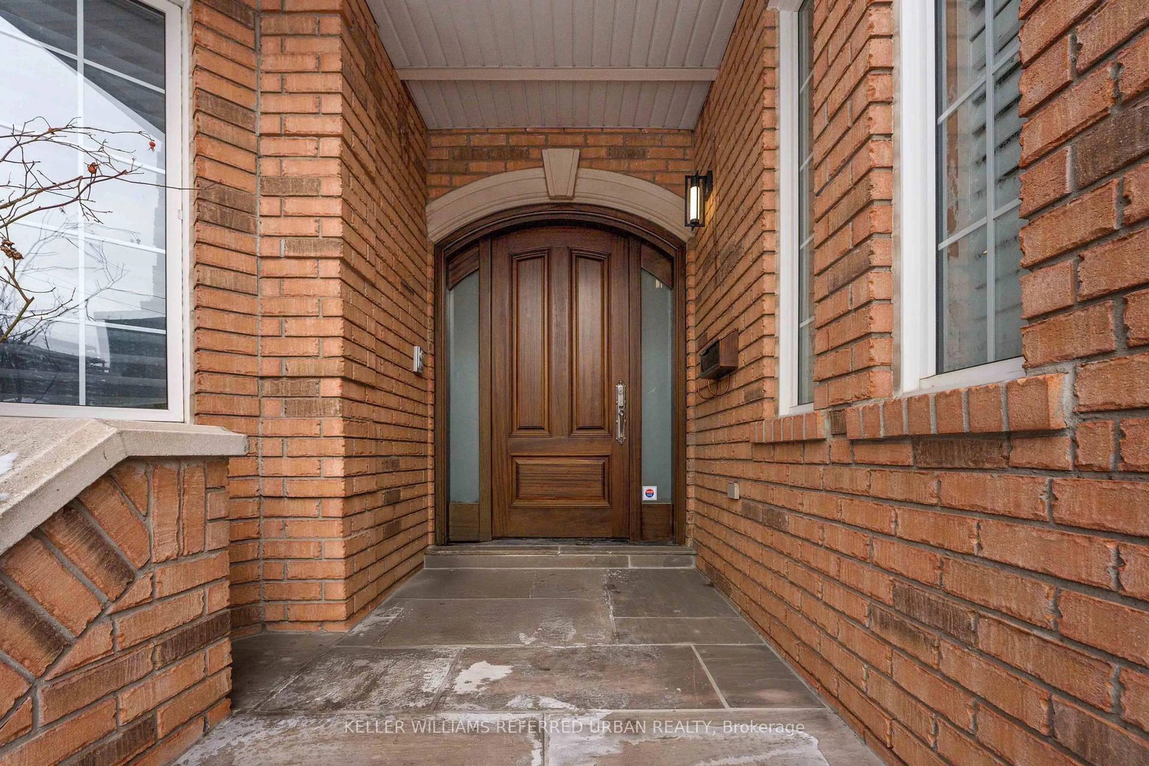 Indoor entryway for 116 Elmhurst Ave, Toronto Ontario M2N 1R8