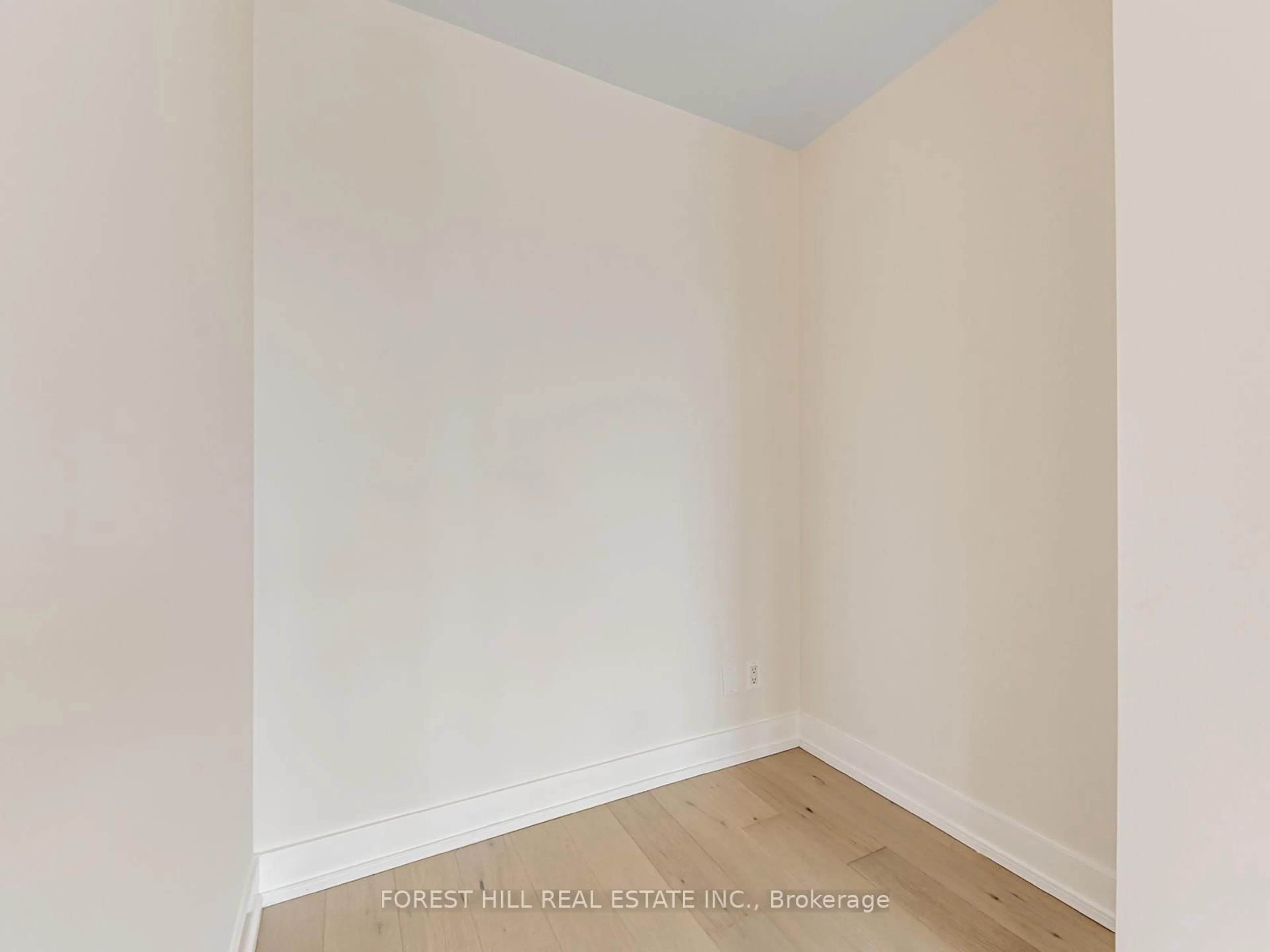 A pic of a room for 75 The Donway #103, Toronto Ontario M3C 2E9
