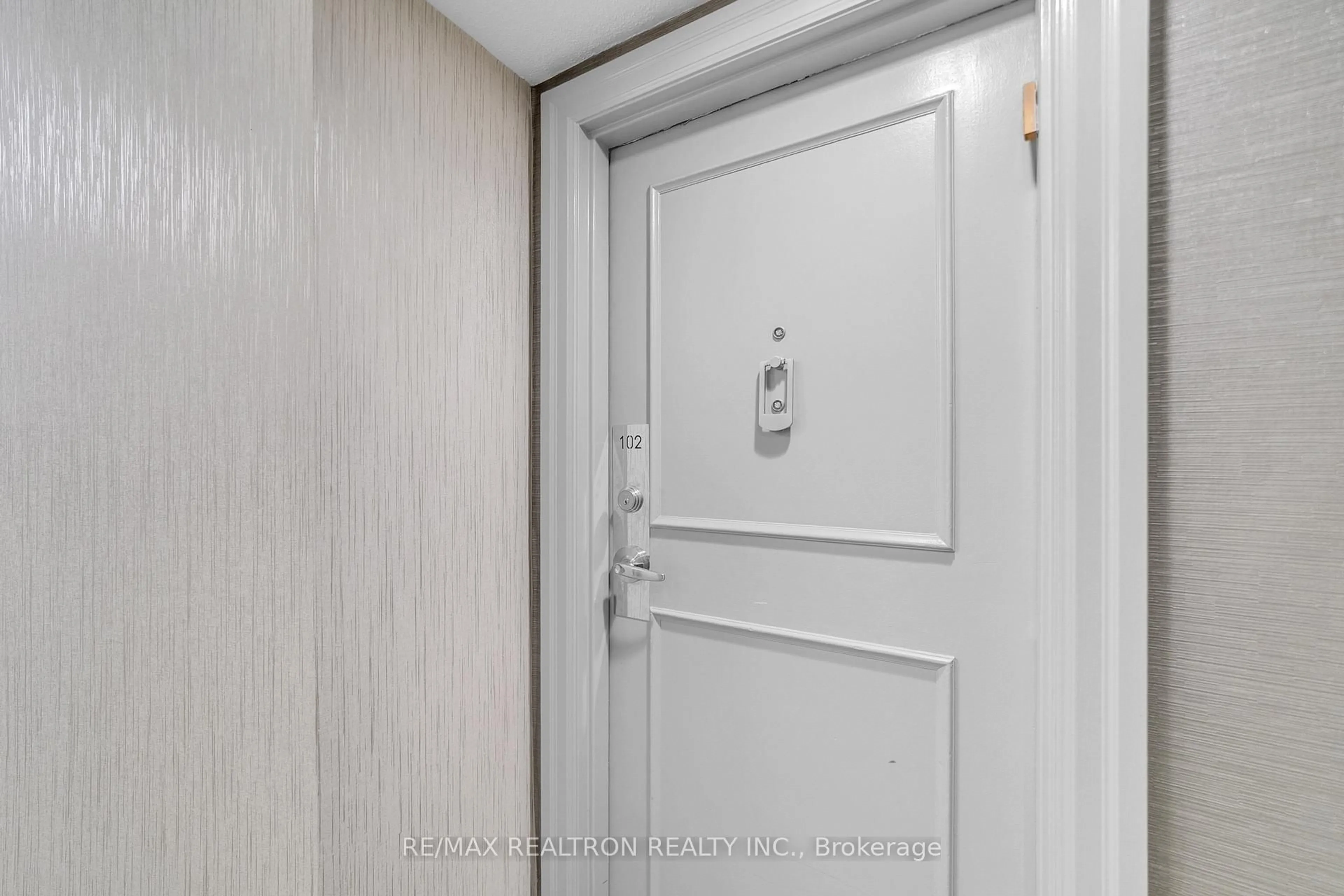 Unknown for 1201 Steeles Ave #102, Toronto Ontario M2R 3K1