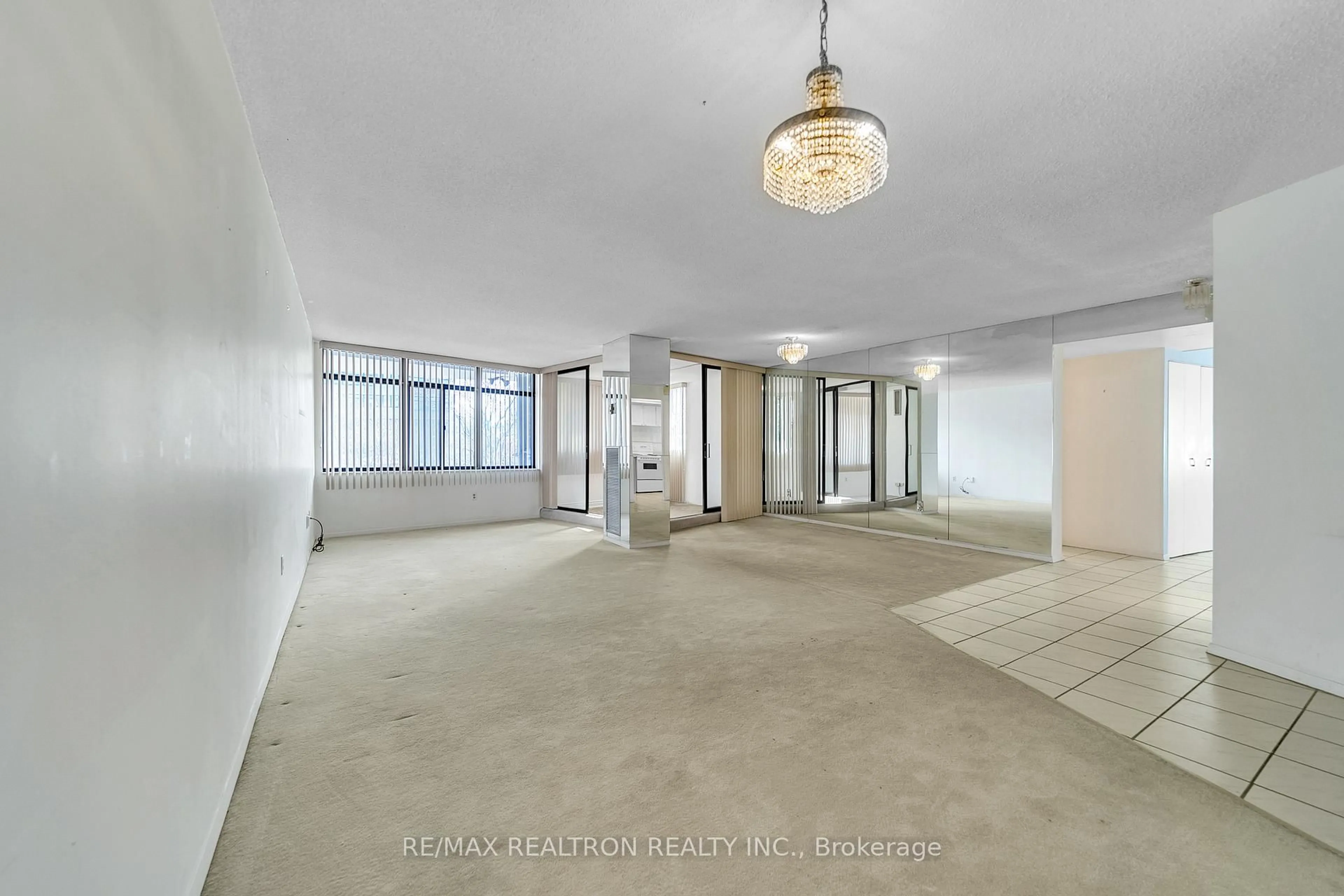 Indoor foyer for 1201 Steeles Ave #102, Toronto Ontario M2R 3K1