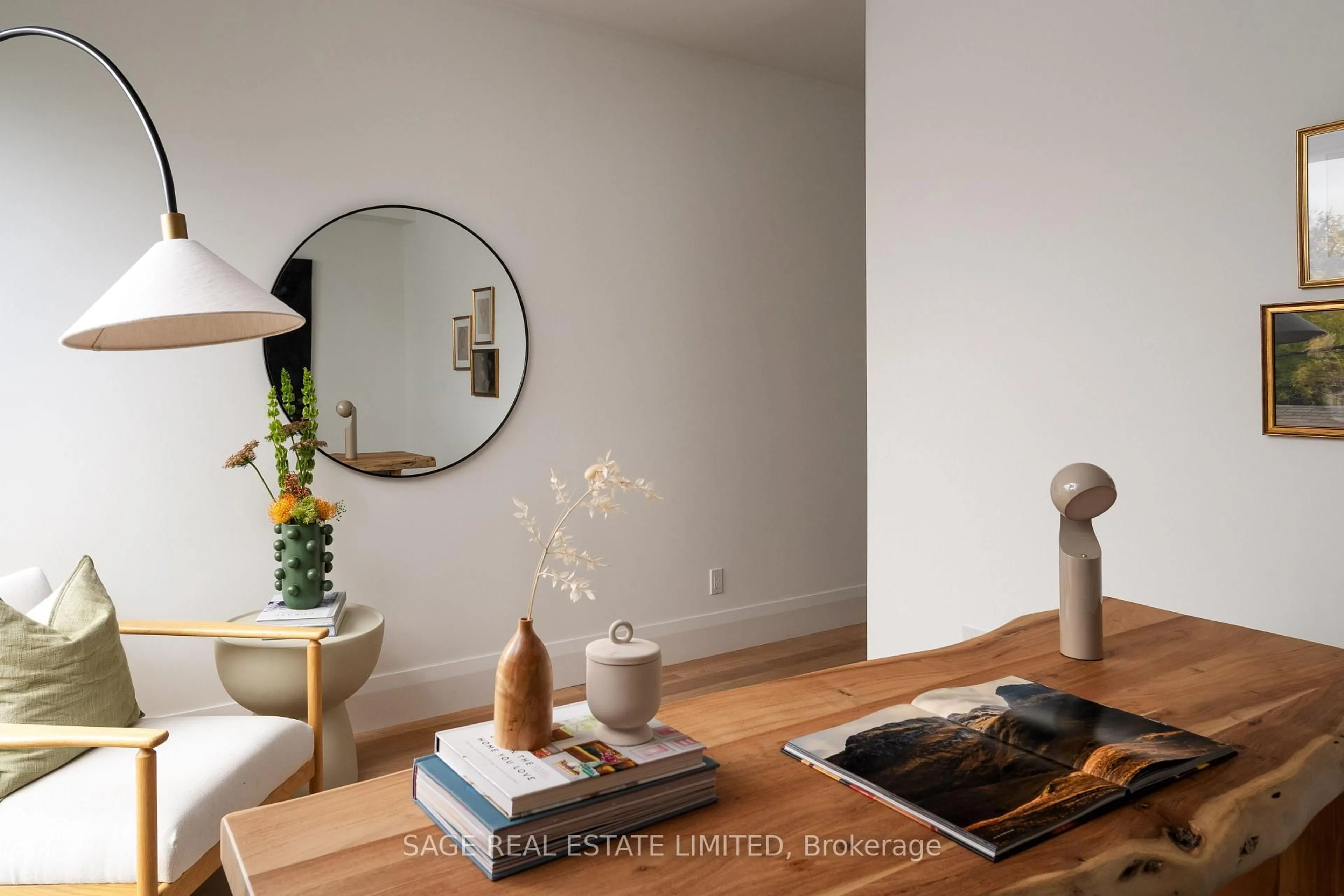 Unknown for 110B Palmerston Ave, Toronto Ontario M6J 1J1