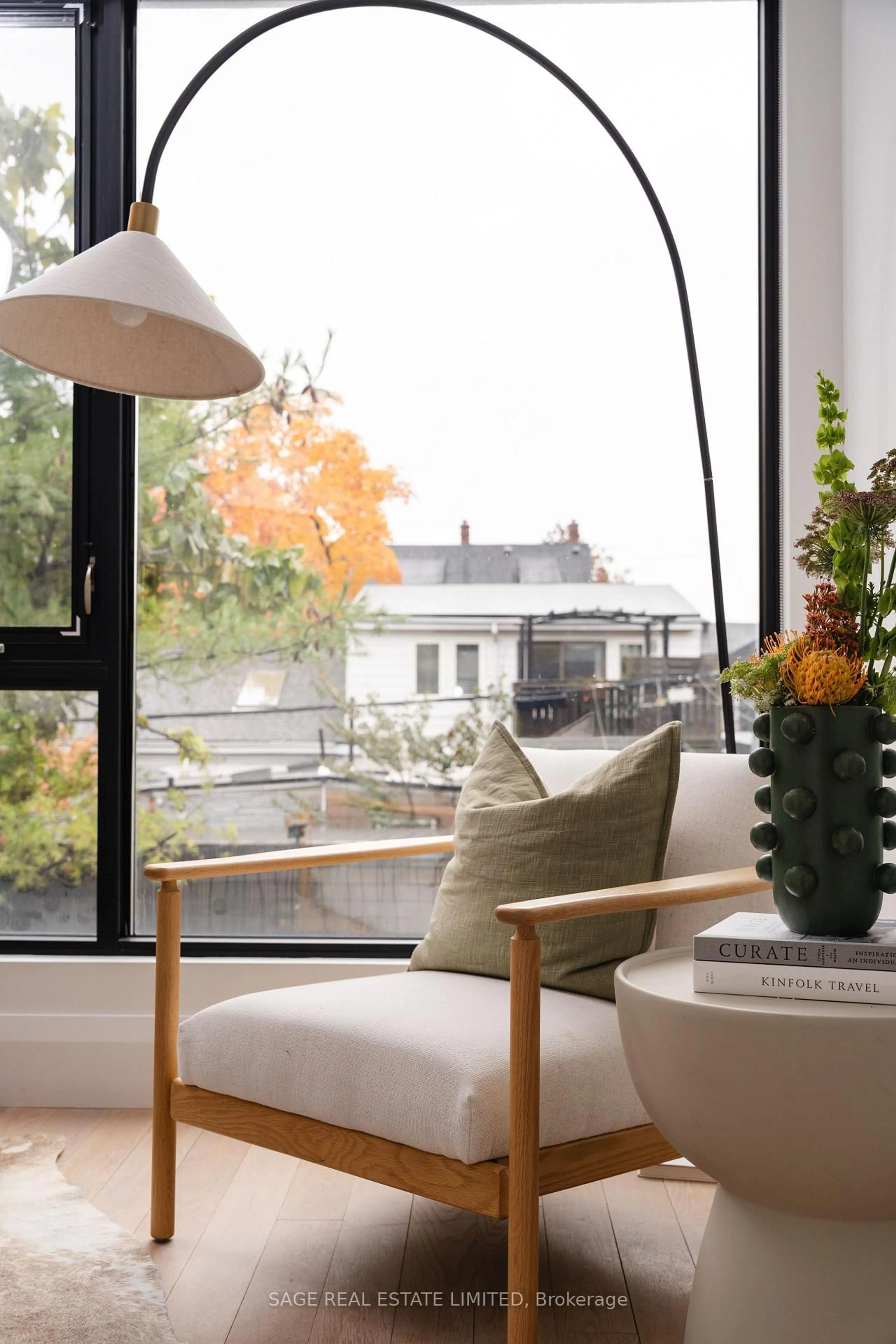 Living room with furniture, unknown for 110B Palmerston Ave, Toronto Ontario M6J 1J1