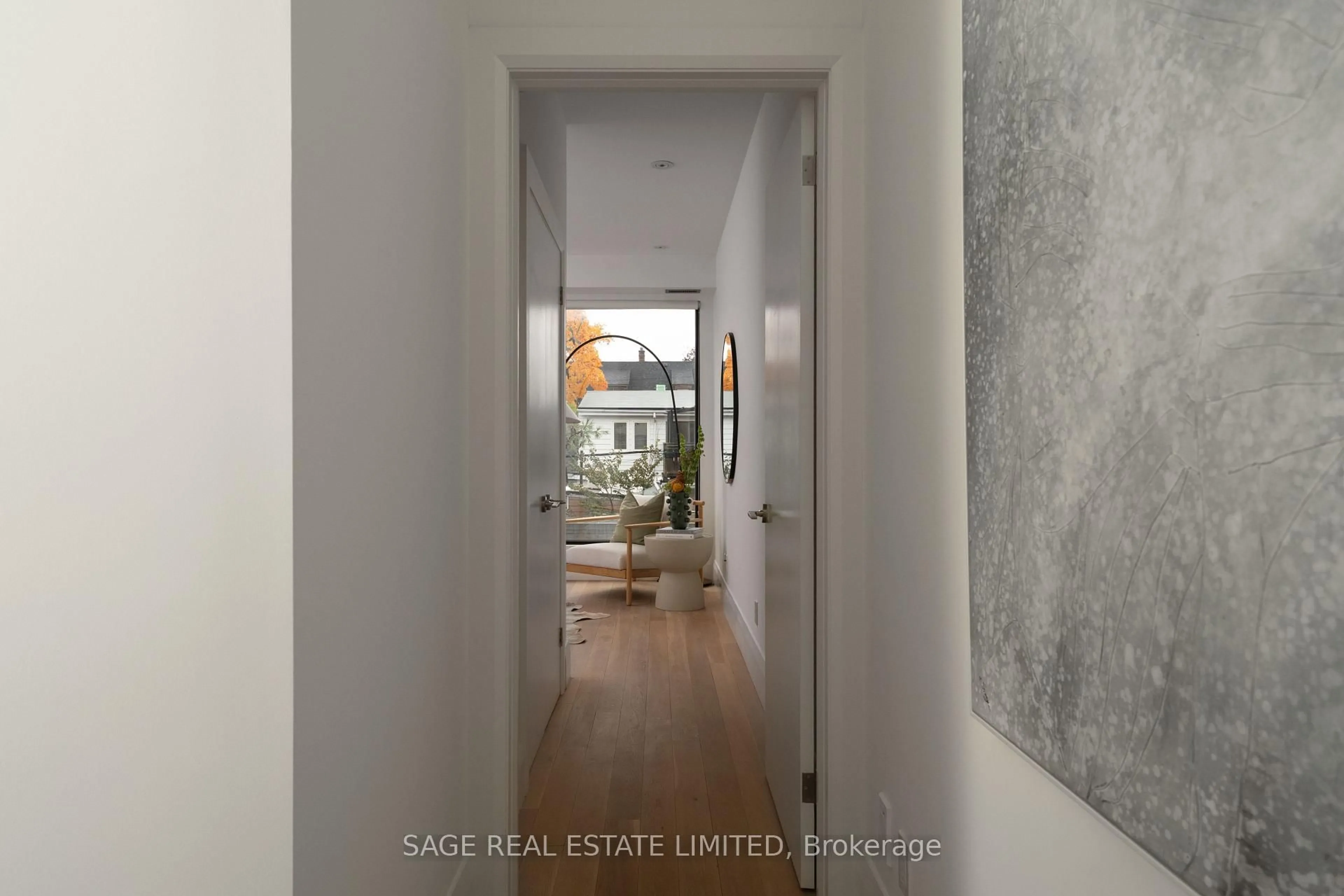 Indoor entryway for 110B Palmerston Ave, Toronto Ontario M6J 1J1