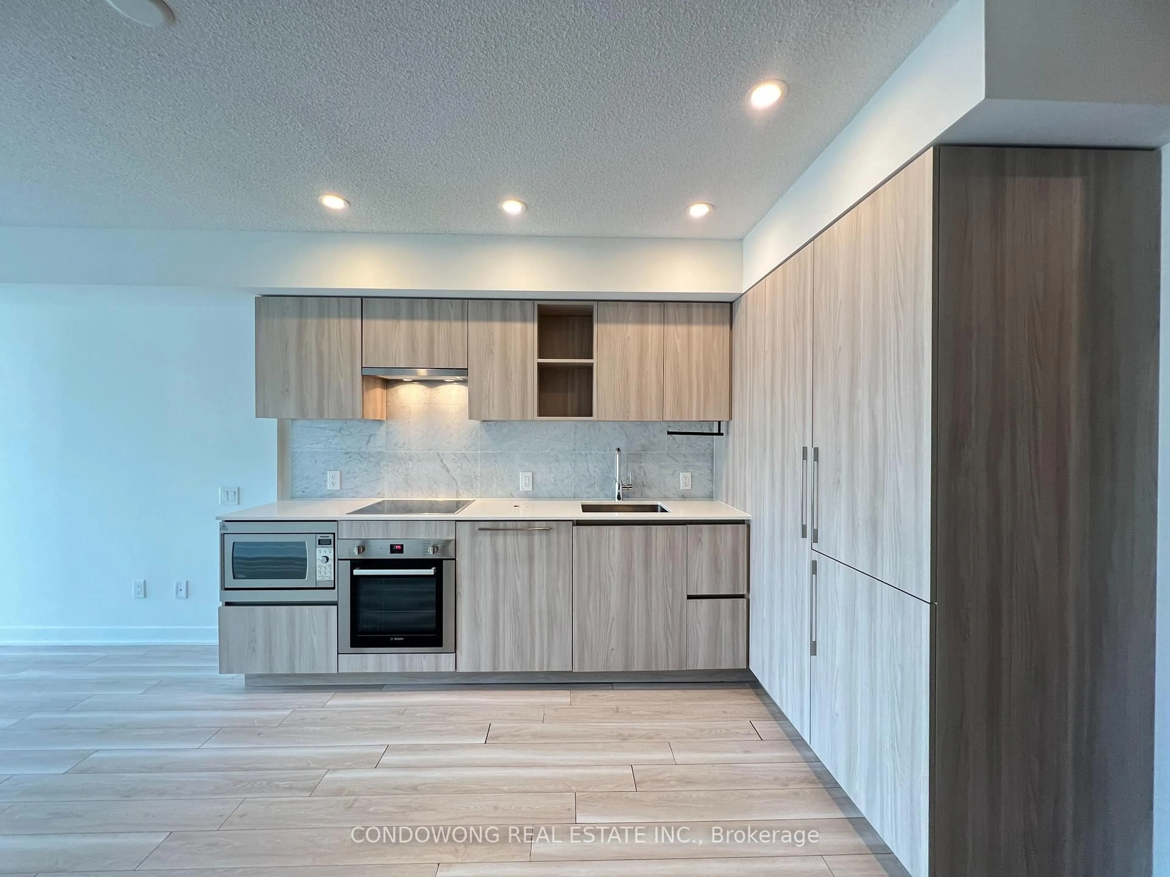 Open concept kitchen, wood/laminate floor for 17 Bathurst St #911, Toronto Ontario M5V 0N1