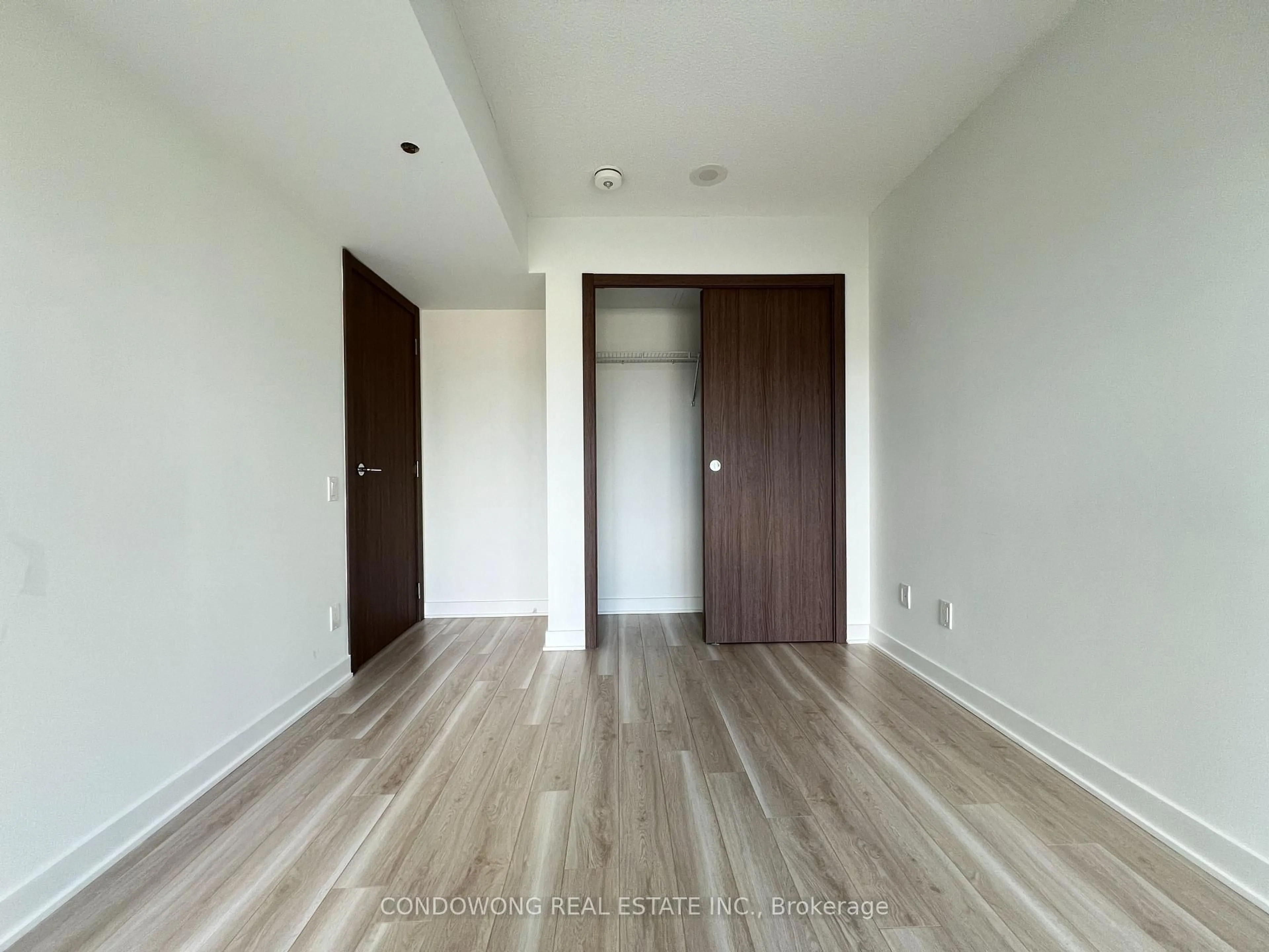 A pic of a room for 17 Bathurst St #911, Toronto Ontario M5V 0N1