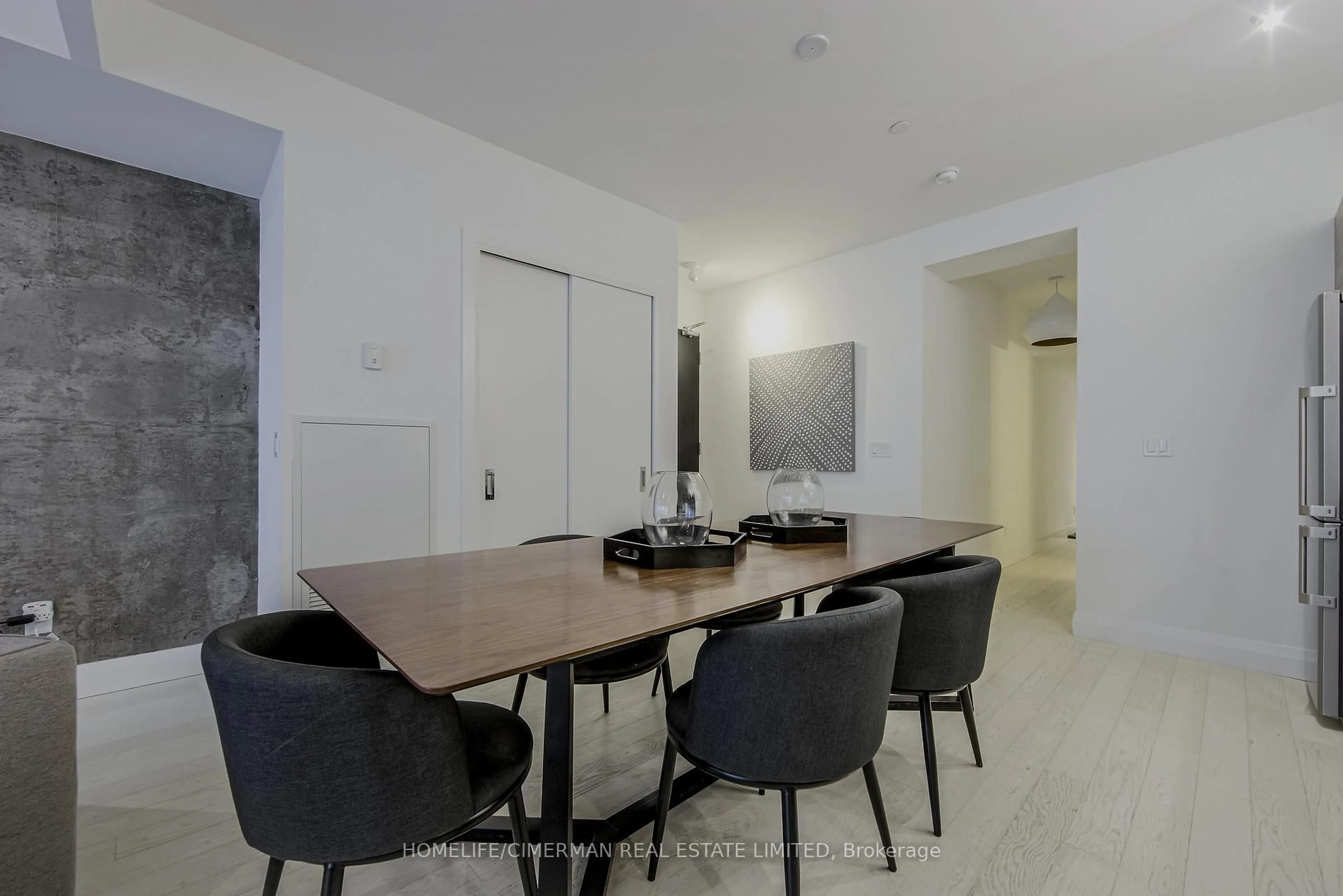 A pic of a room for 224 King St #501, Toronto Ontario M5V 1H8