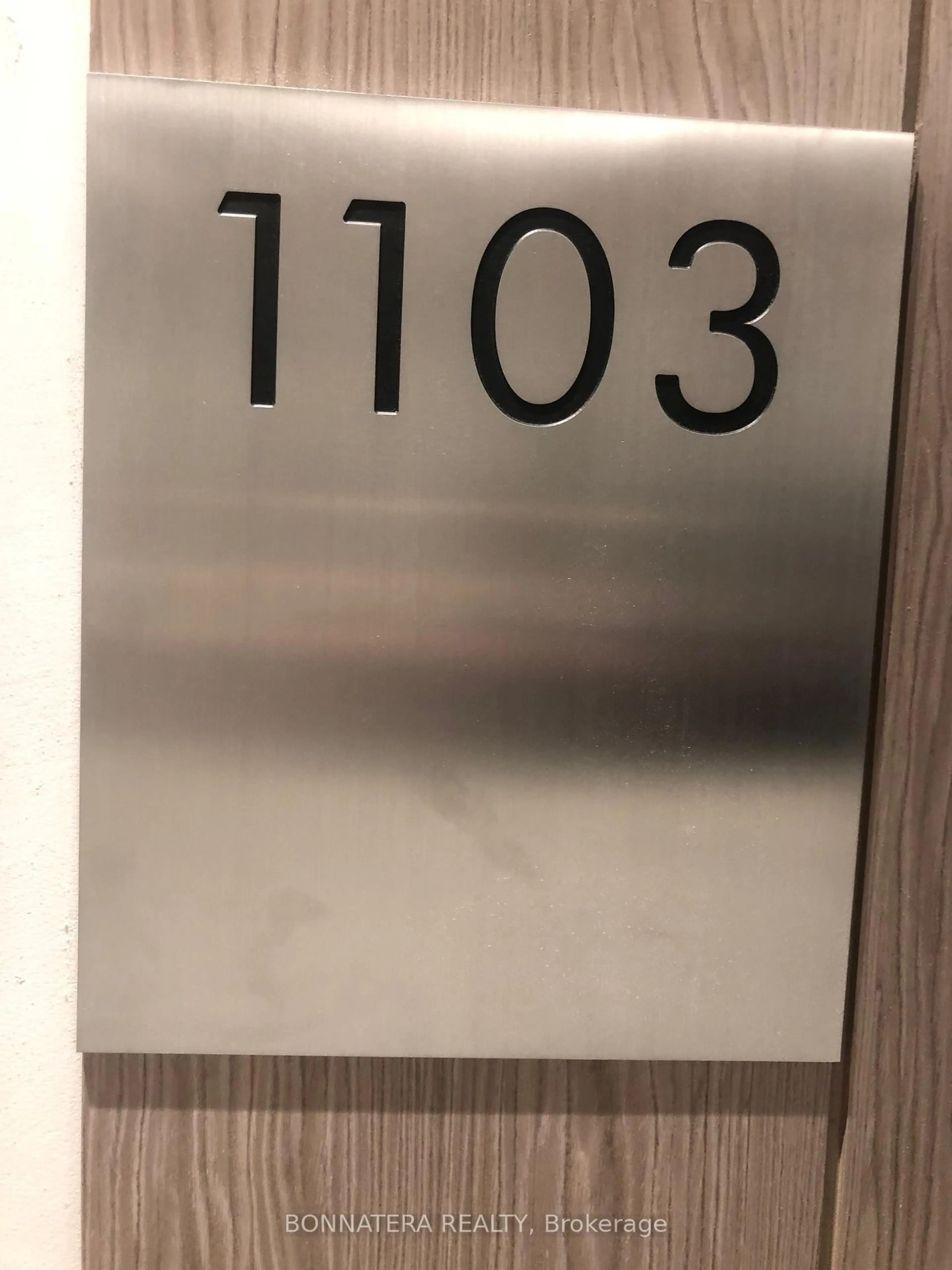 Blurry image for 215 Queen St #1103, Toronto Ontario M5V 0P5