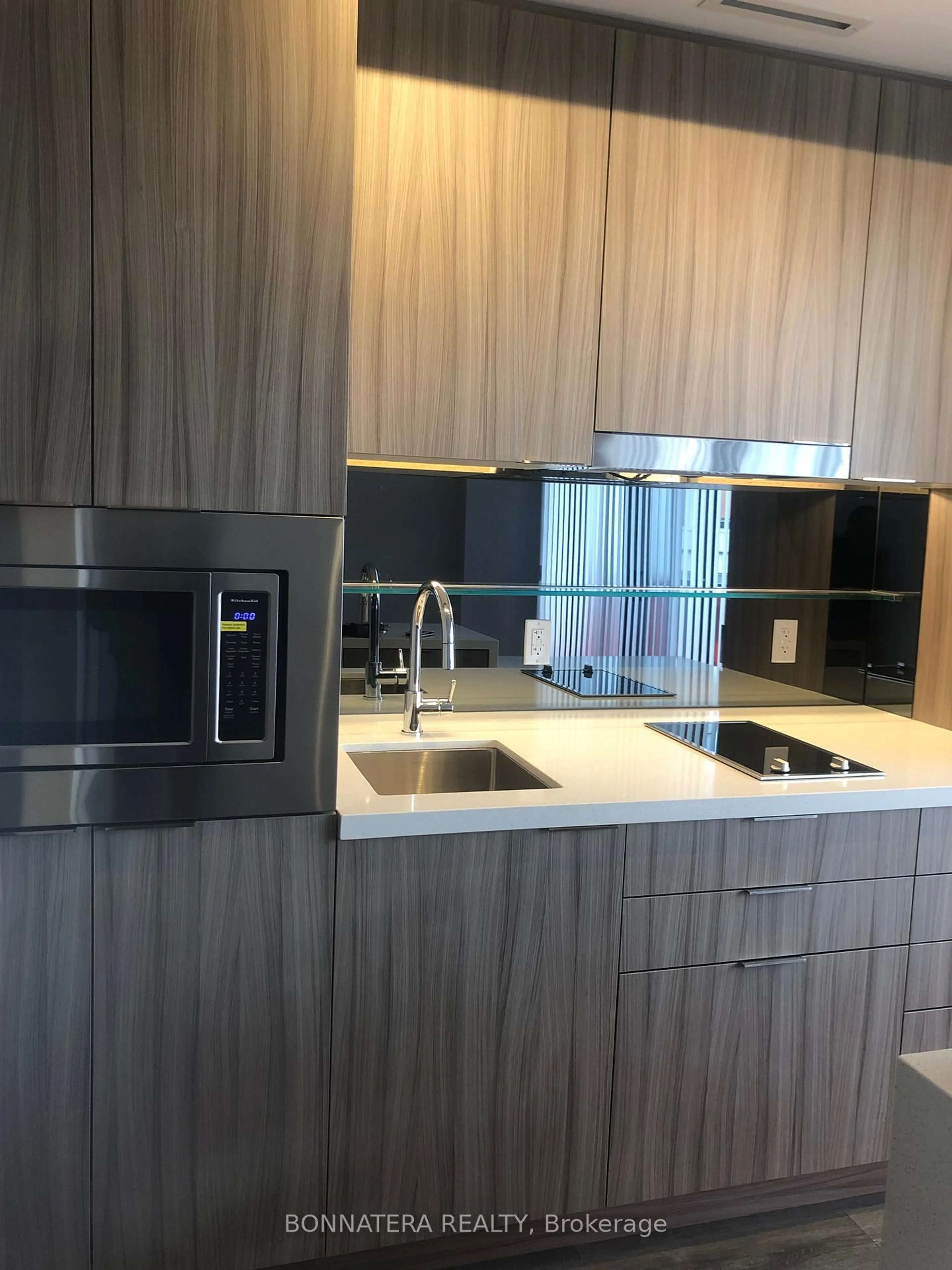 Unknown for 215 Queen St #1103, Toronto Ontario M5V 0P5