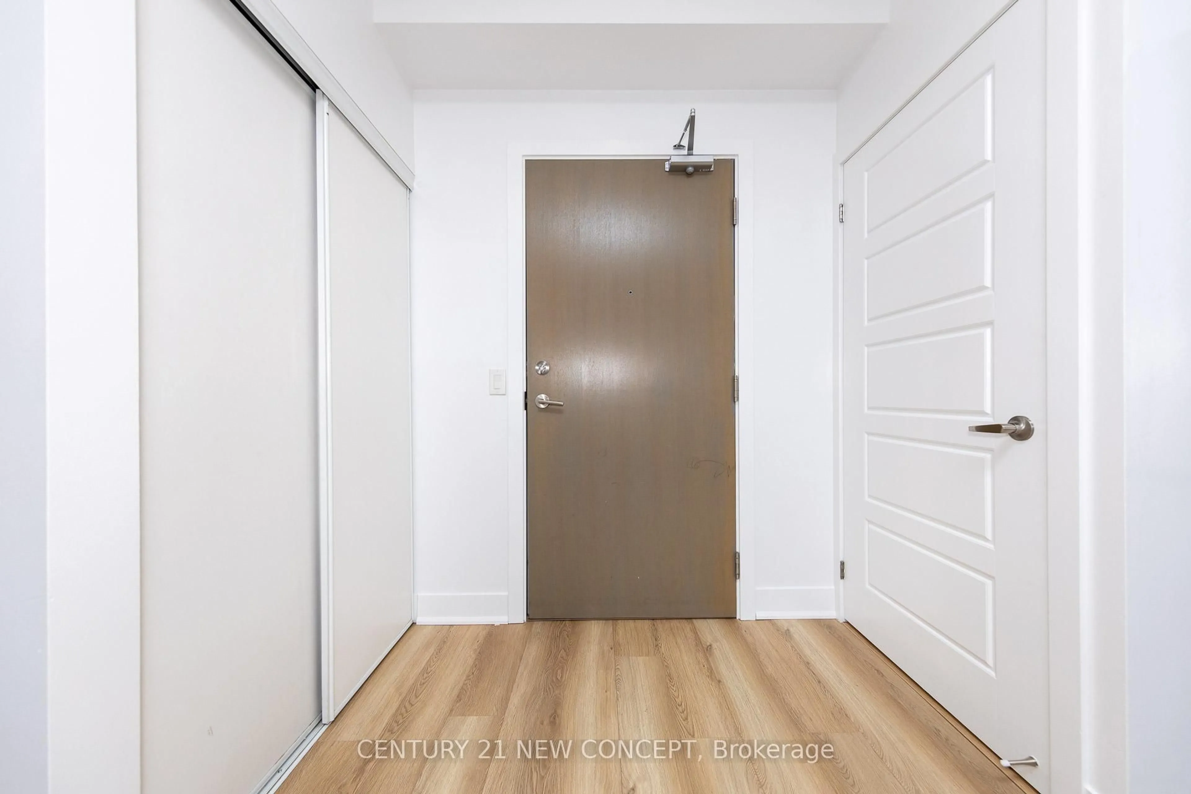 Indoor entryway for 7 Kenaston Gdns #323, Toronto Ontario M2K 0E9