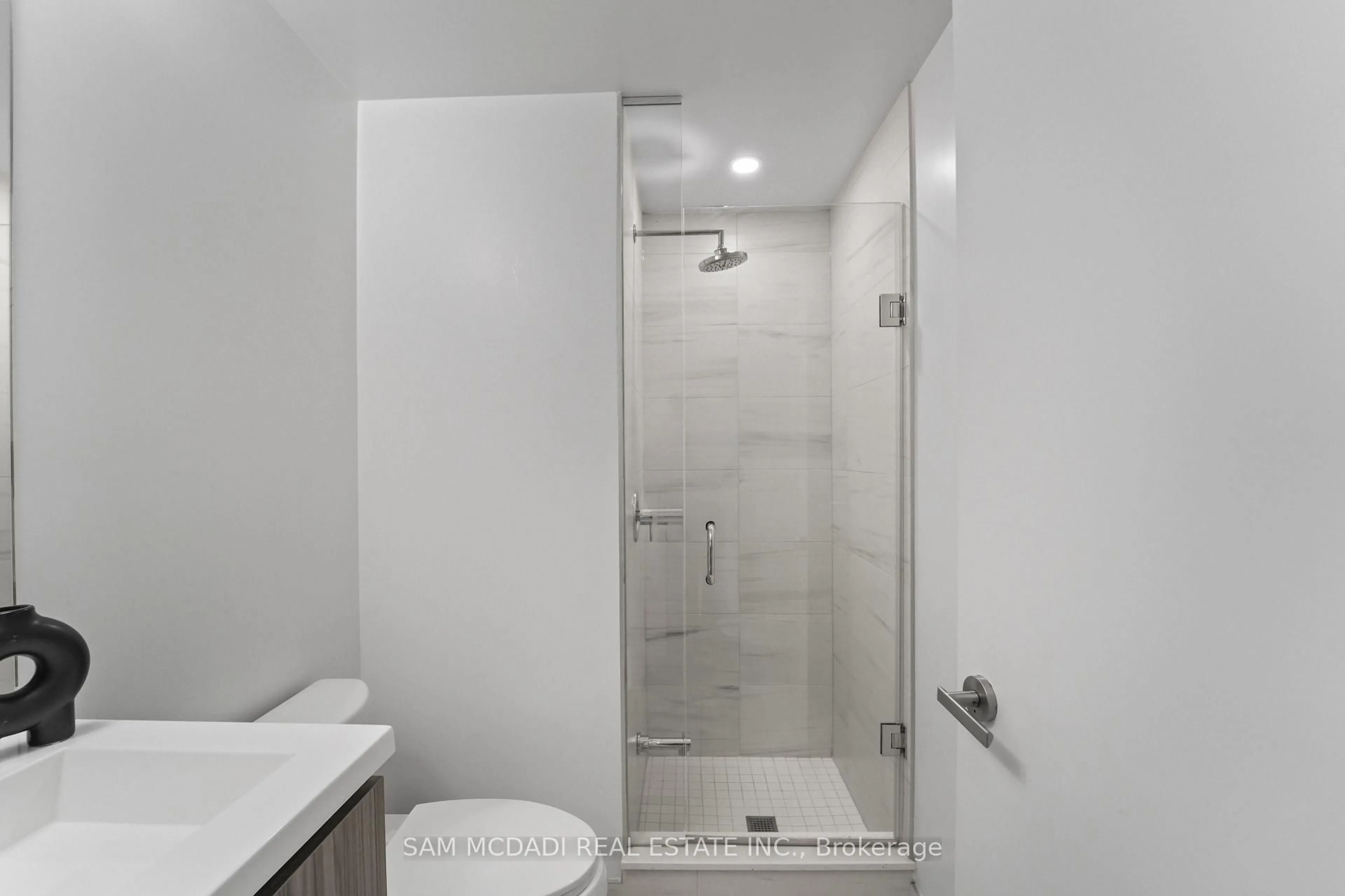 Standard bathroom, unknown for 55 Cooper St #6005, Toronto Ontario M5E 0G1