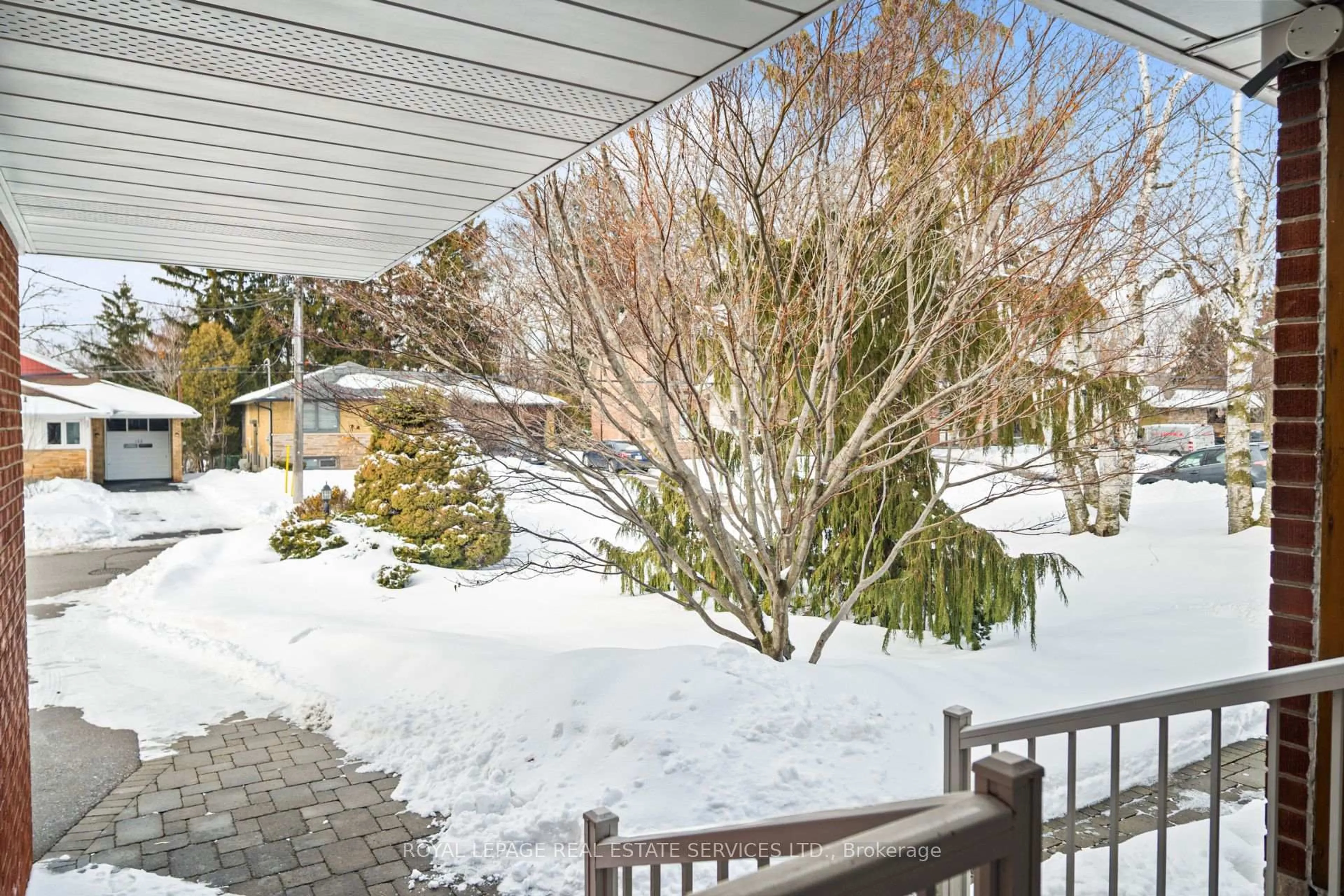 Patio, unknown for 121 Elvaston Dr, Toronto Ontario M4A 1N8