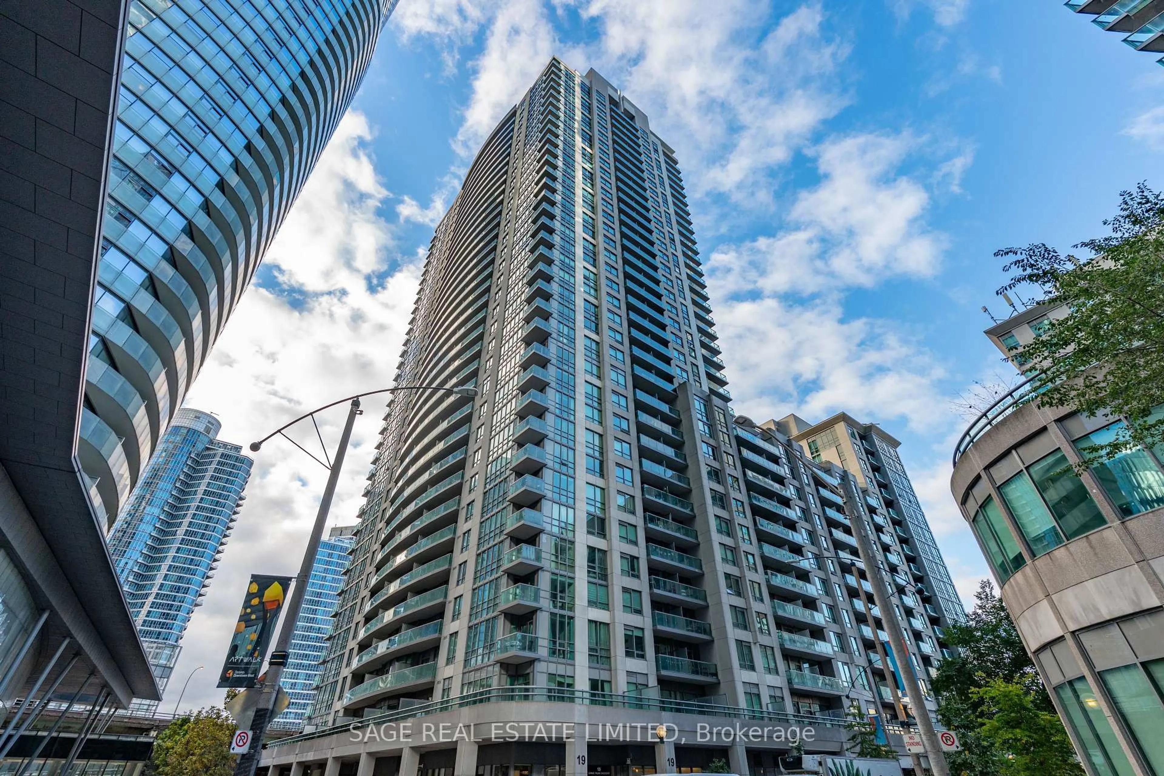 Unknown for 19 Grand Trunk Cres #3712, Toronto Ontario M5J 3A3