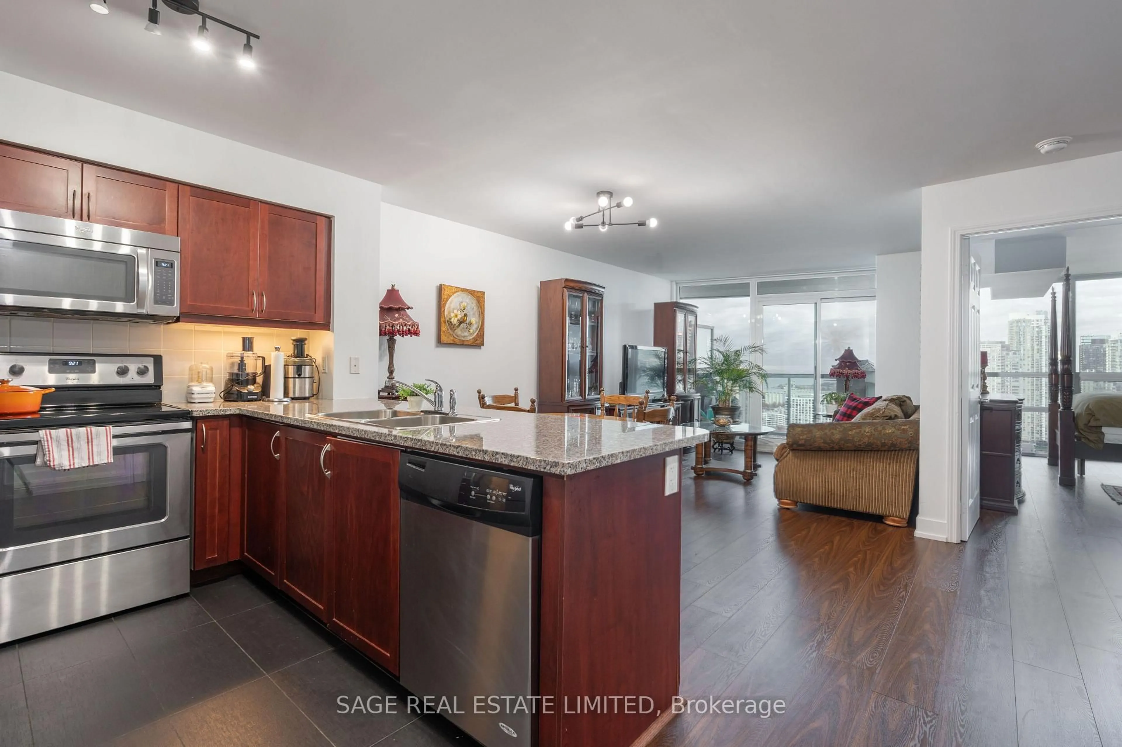 Open concept kitchen, wood/laminate floor for 19 Grand Trunk Cres #3712, Toronto Ontario M5J 3A3