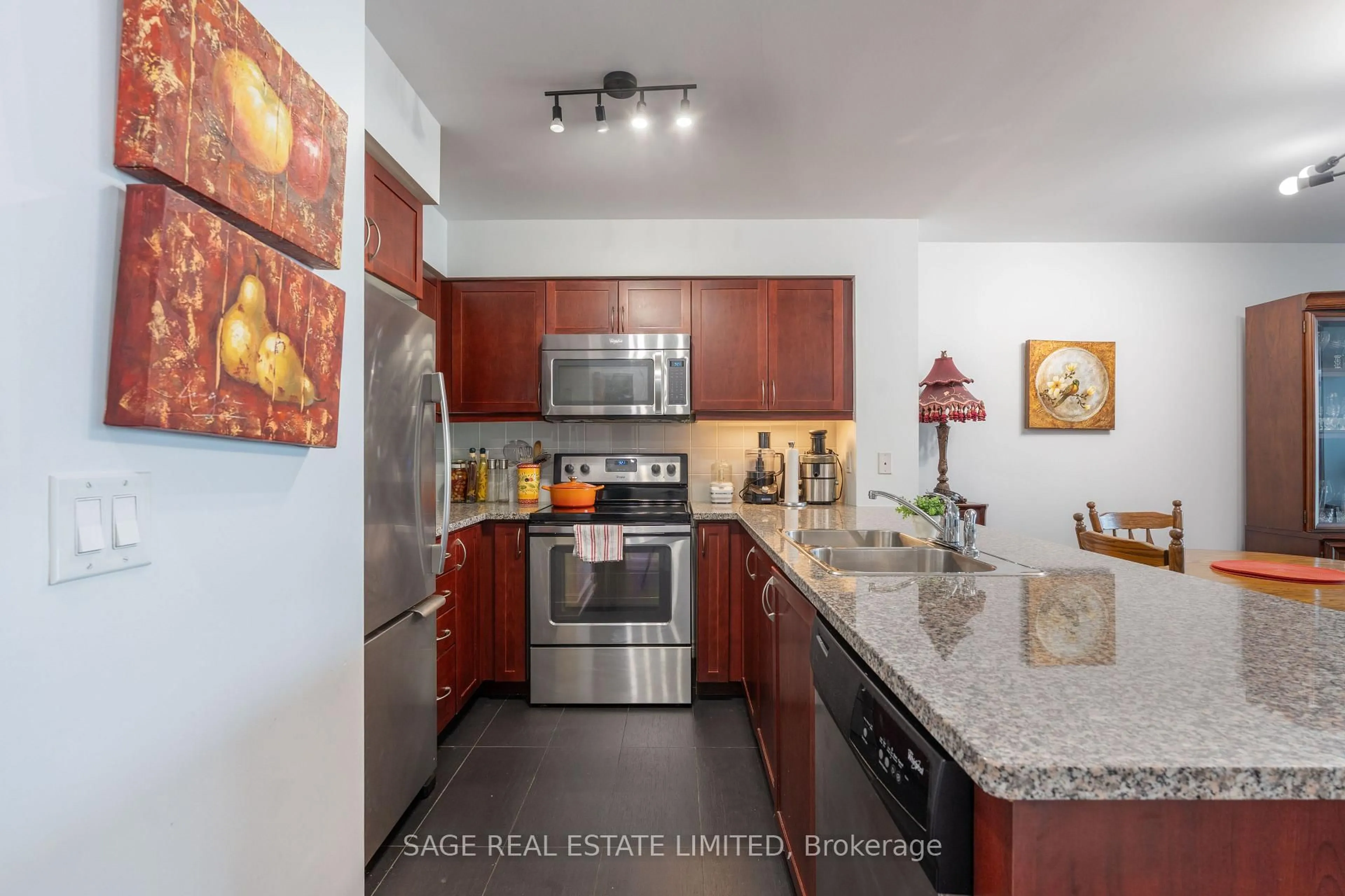 Unknown for 19 Grand Trunk Cres #3712, Toronto Ontario M5J 3A3