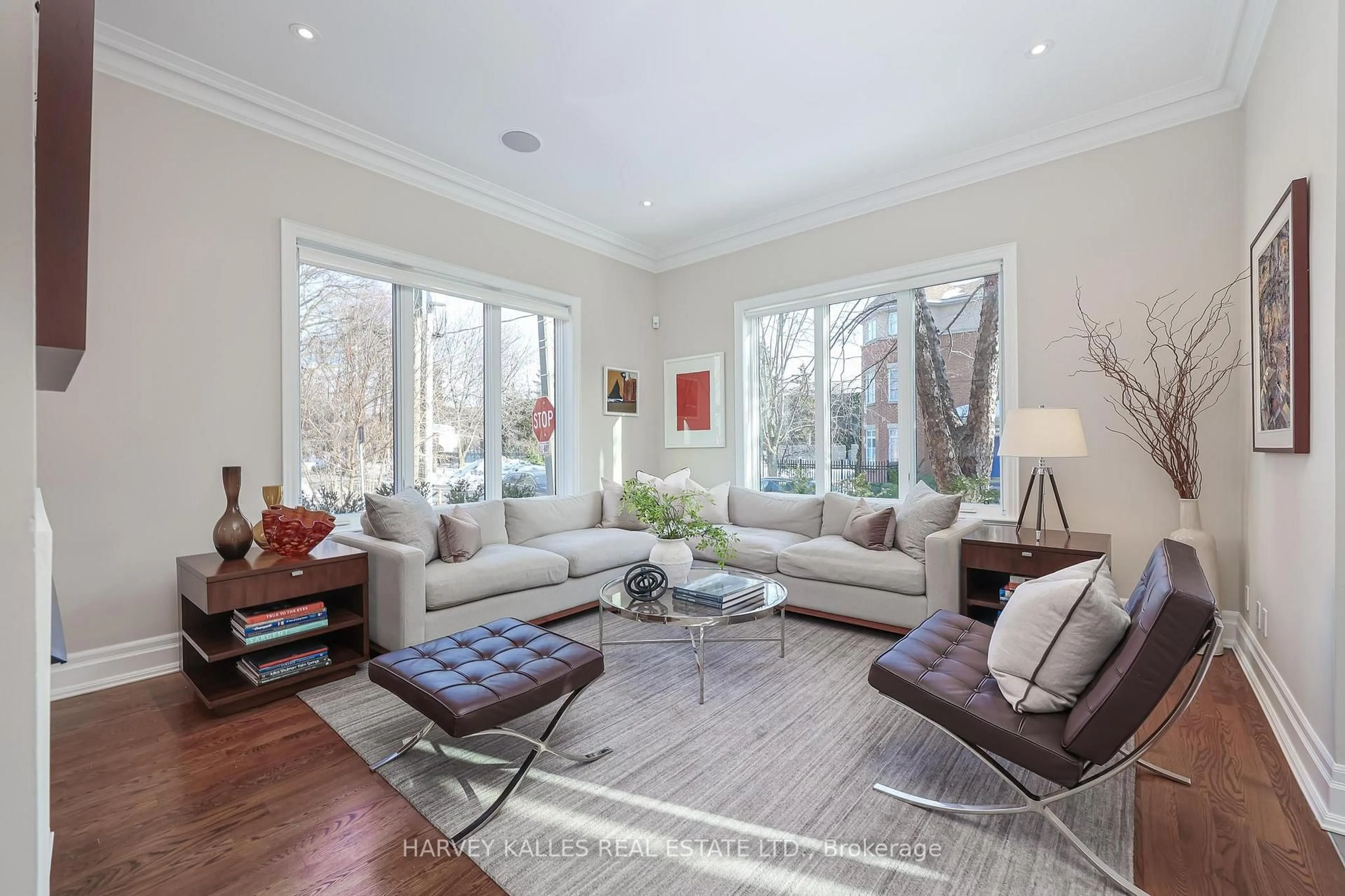 Living room with furniture, unknown for 52 Shaftesbury Ave, Toronto Ontario M4T 1A2