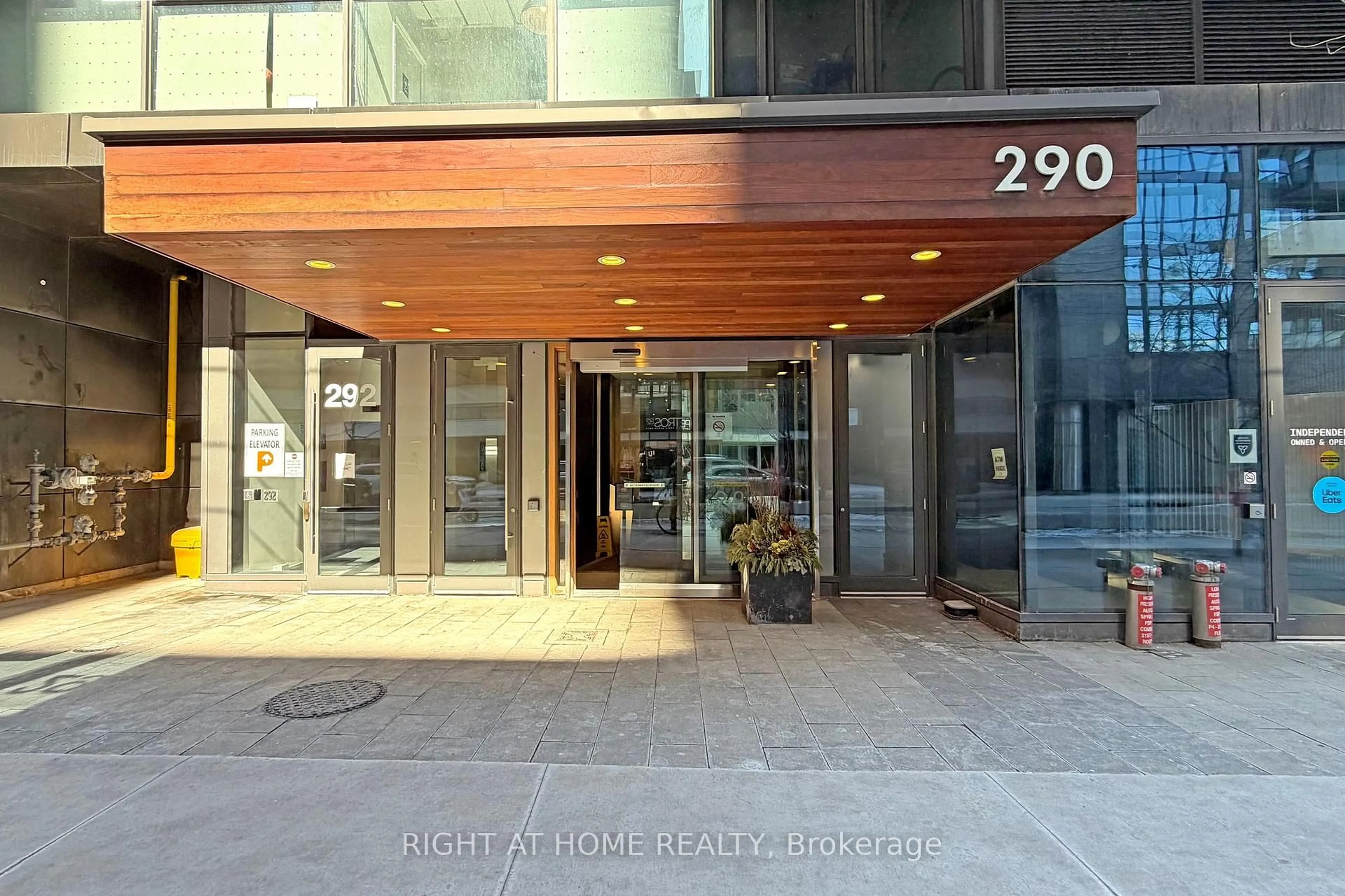 Indoor foyer for 290 Adelaide St #3603, Toronto Ontario M5V 1P6