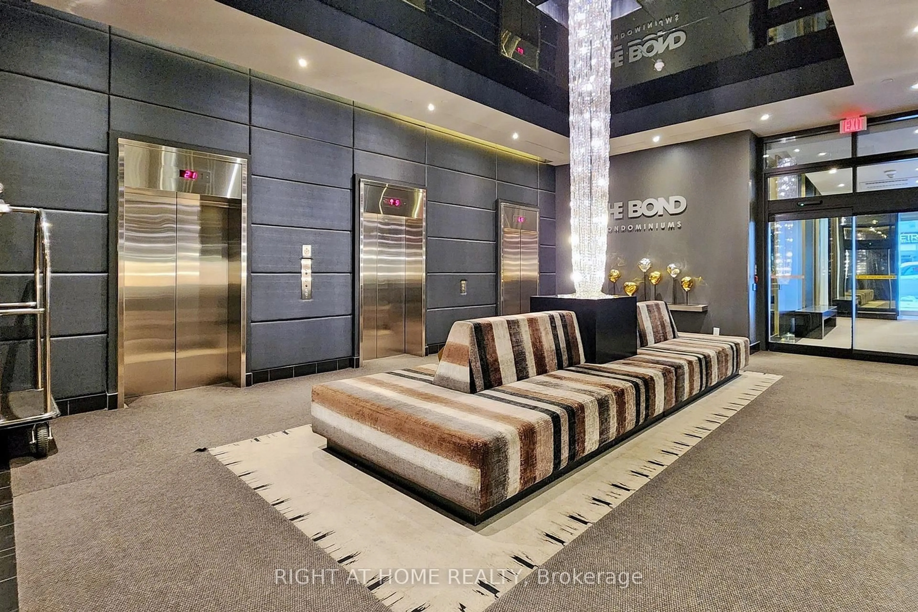 Lobby for 290 Adelaide St #3603, Toronto Ontario M5V 1P6