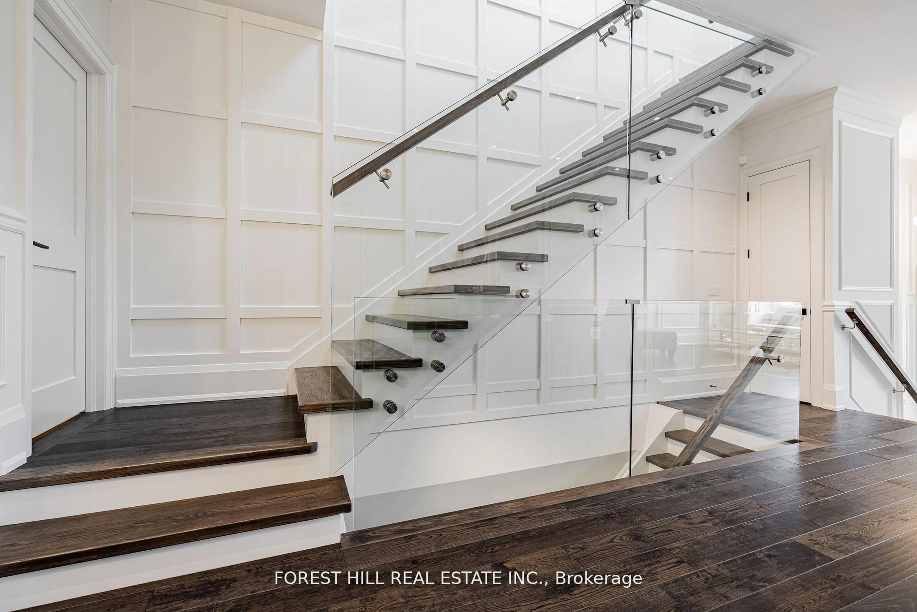 Stairs for 117 Harlandale Ave, Toronto Ontario M2N 1P2