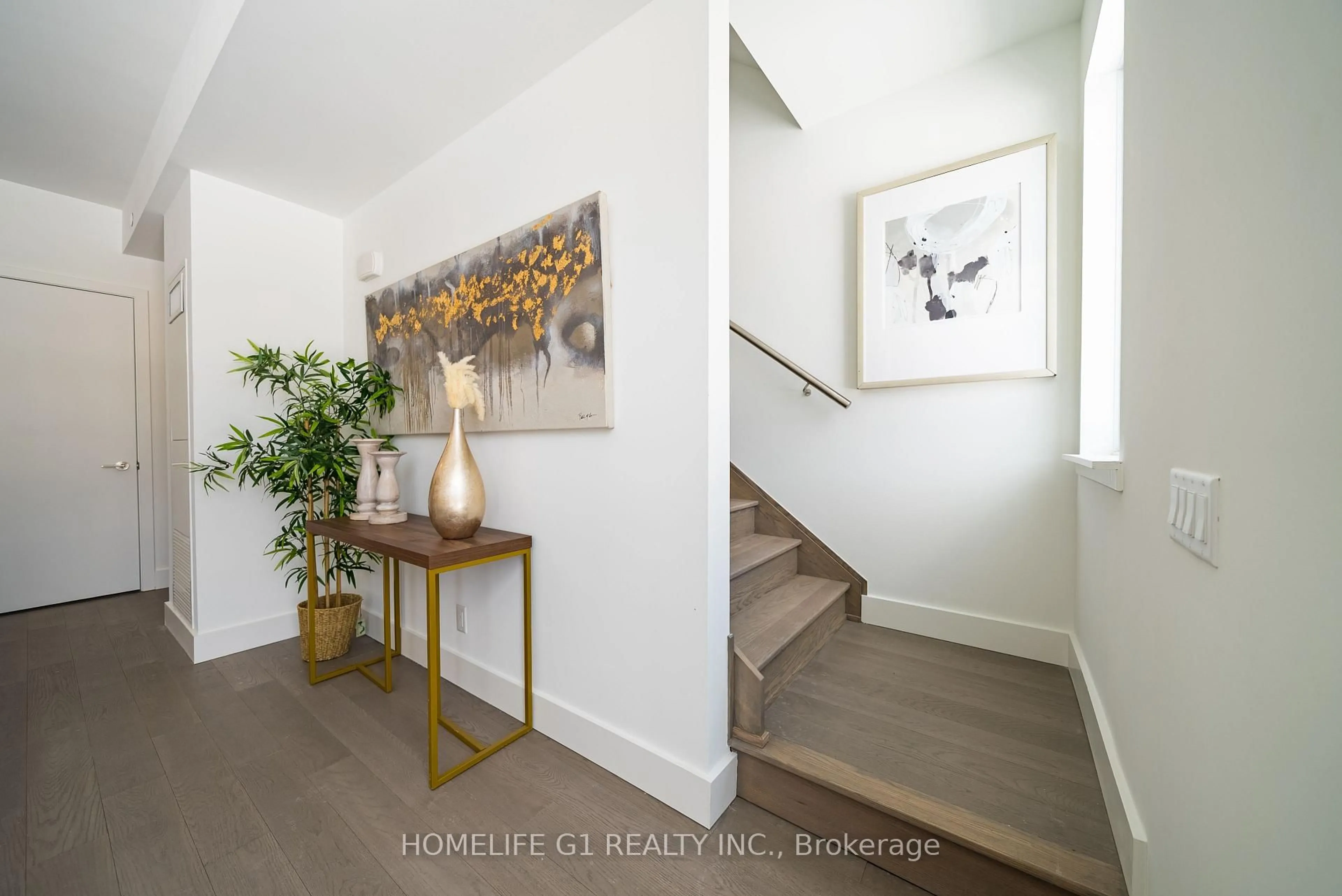 Indoor entryway for 6 Greenbriar Rd #116, Toronto Ontario M2K 0H6