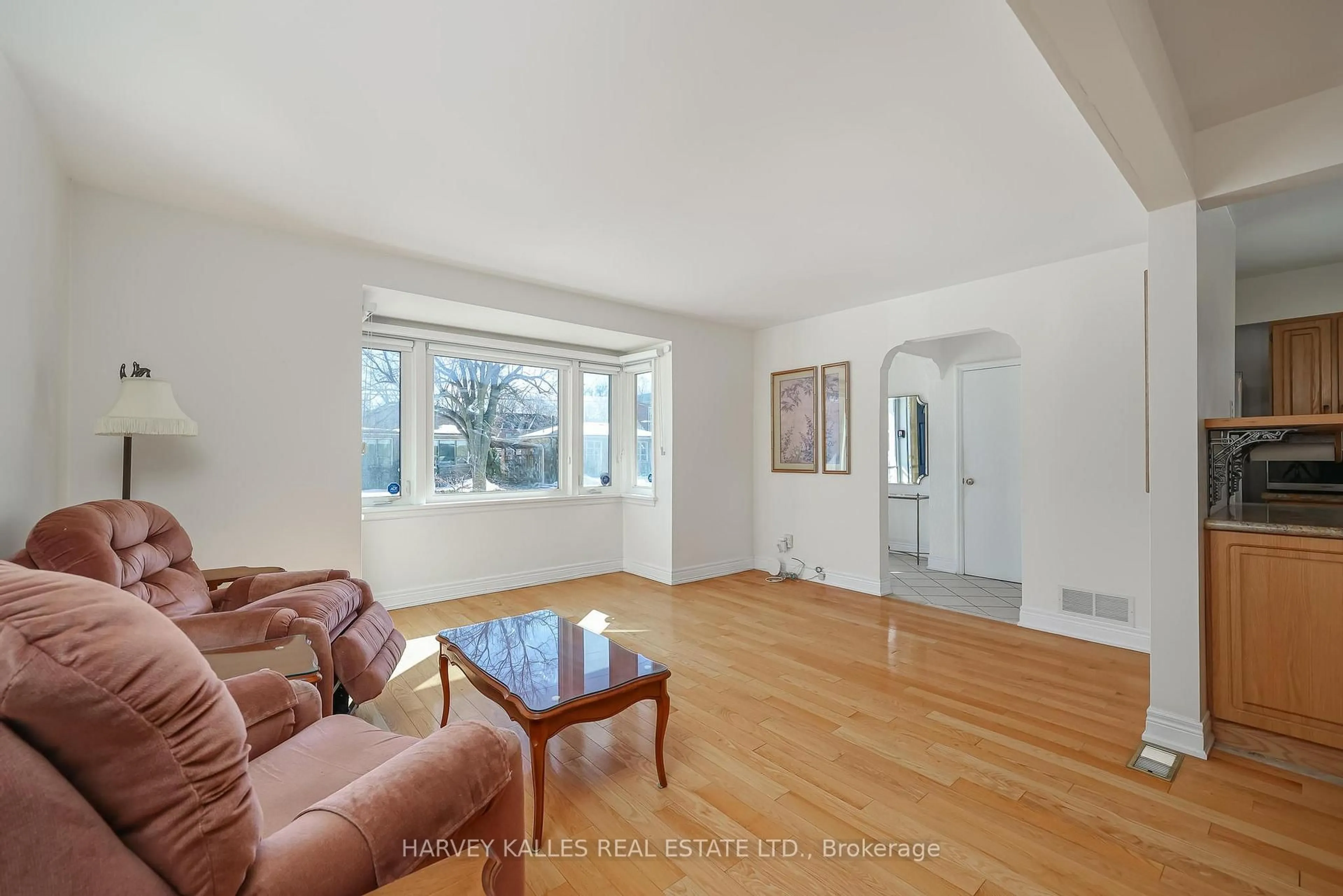 Living room with furniture, unknown for 380 Brooke Ave, Toronto Ontario M5M 2L6