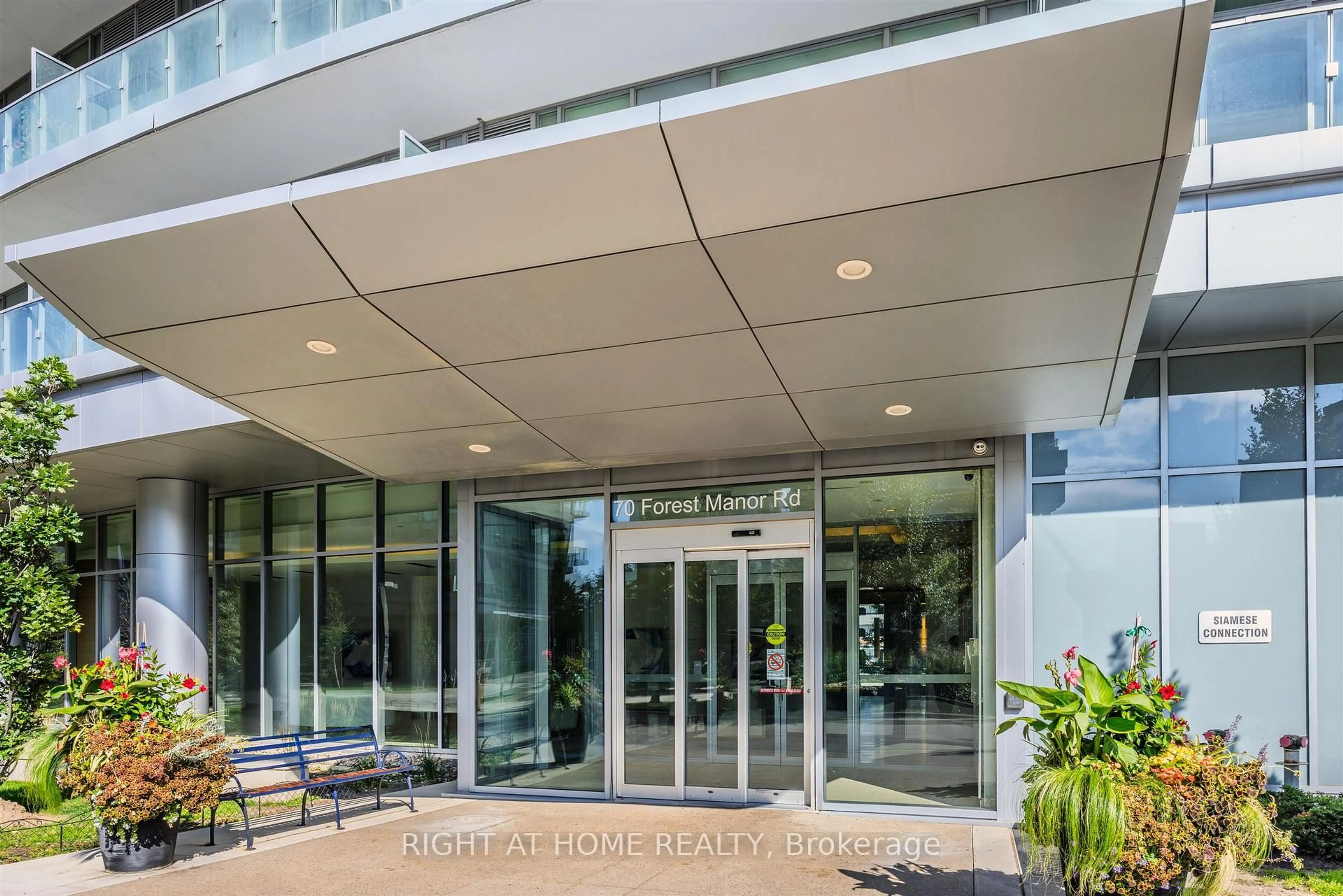 Indoor foyer for 70 Forest Manor Rd #206, Toronto Ontario M2J 0A9