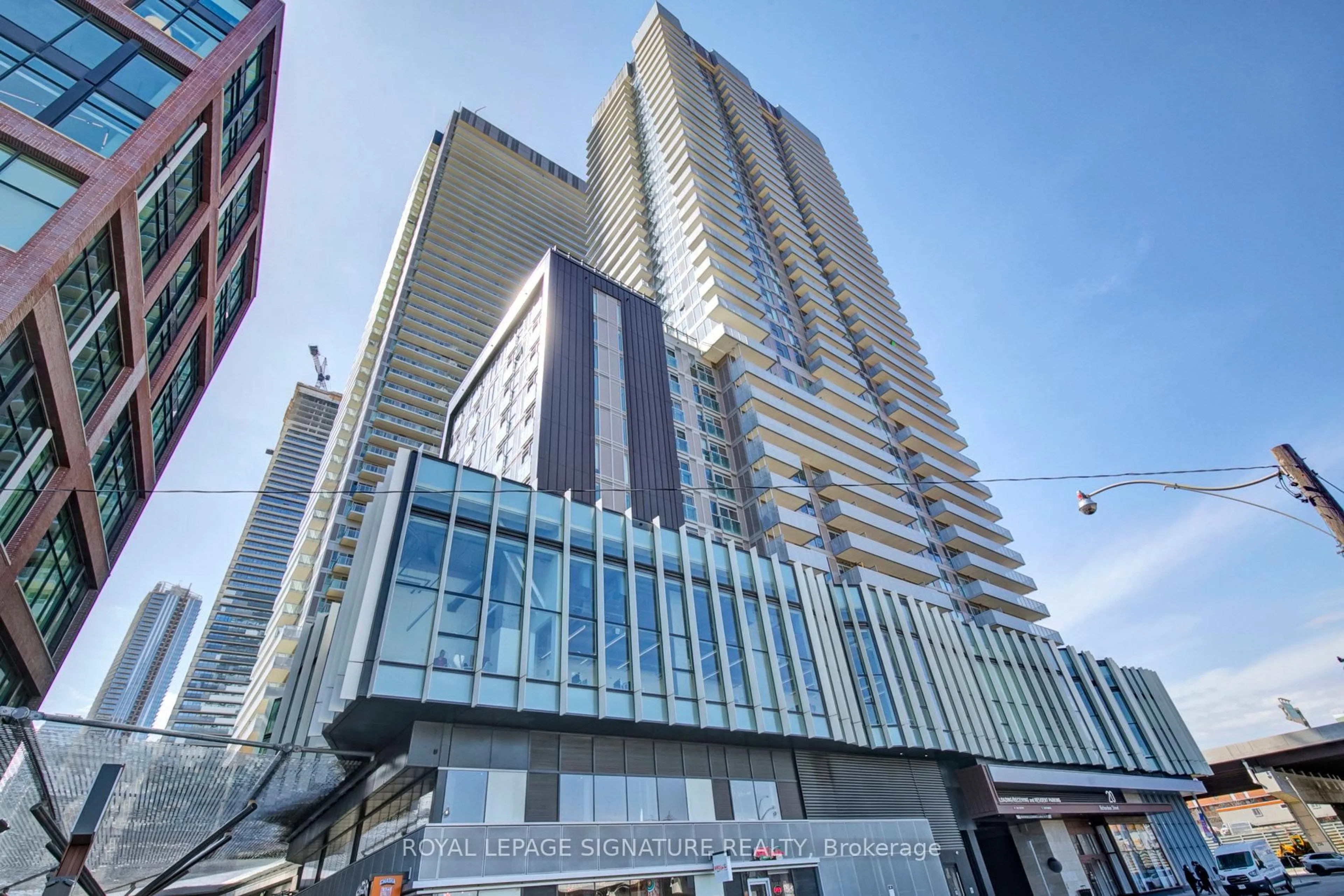 Indoor foyer for 20 Richardson St #2208, Toronto Ontario M5A 0S6