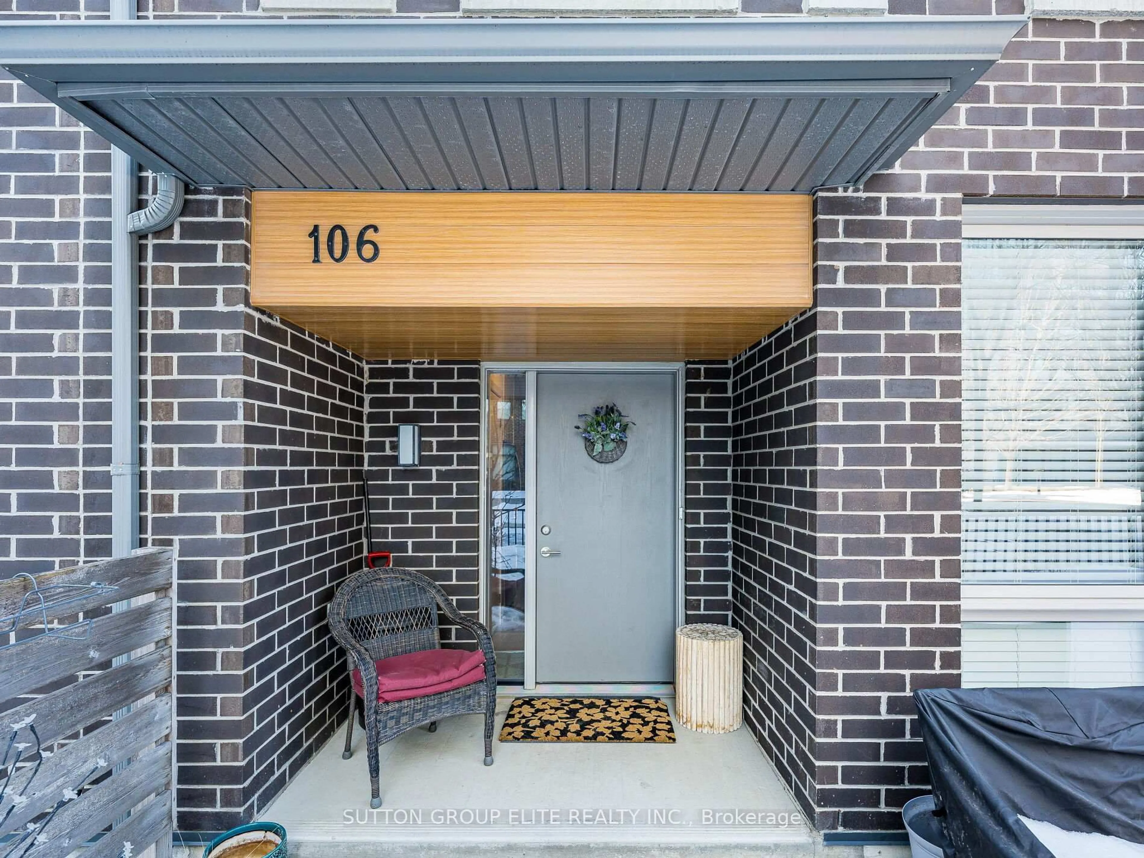 Indoor entryway for 128 Fairview Mall Dr #106, Toronto Ontario M2J 0E8
