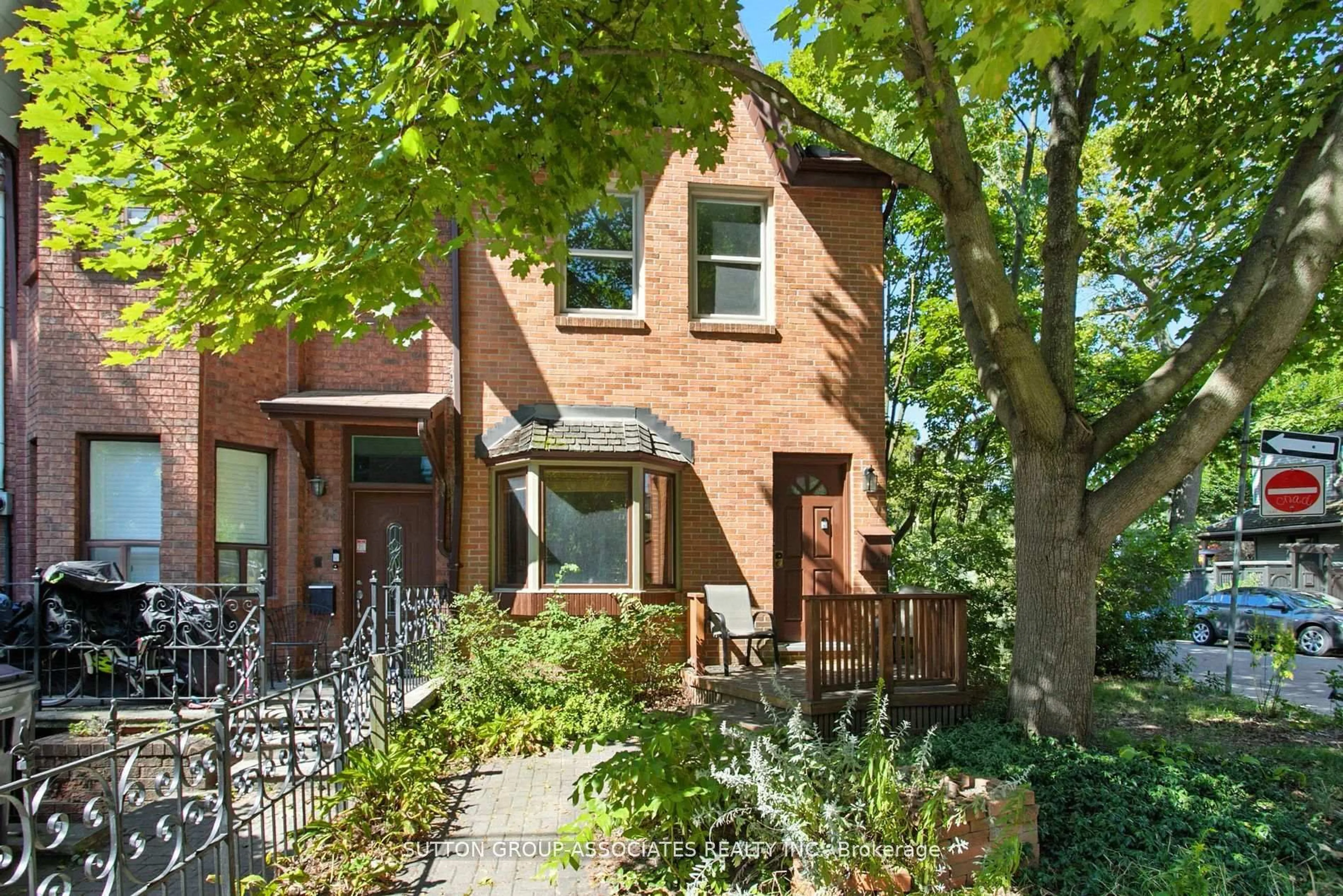 Home with brick exterior material, street for 250 Robert St, Toronto Ontario M5S 2K7