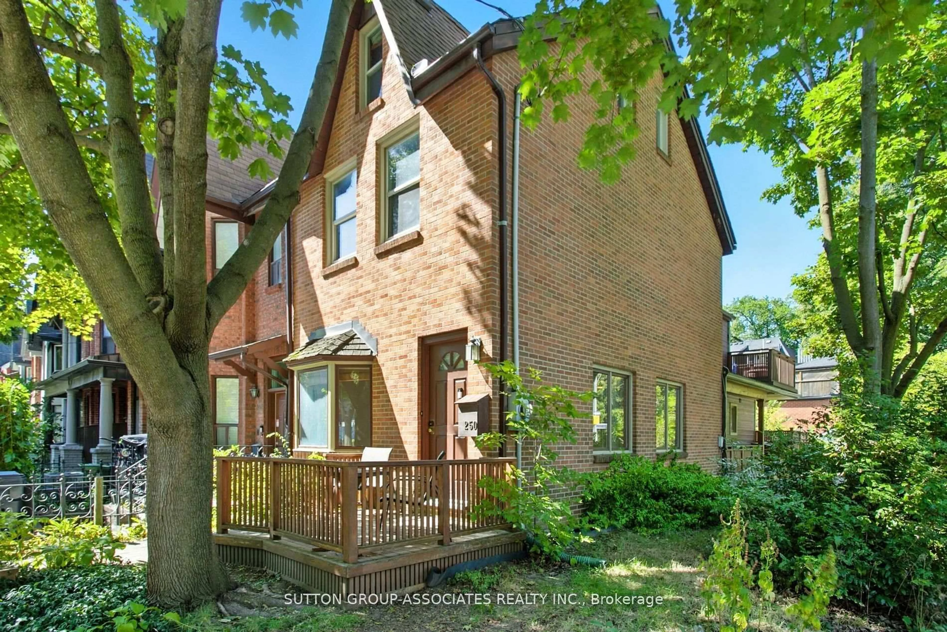Home with brick exterior material, street for 250 Robert St, Toronto Ontario M5S 2K7
