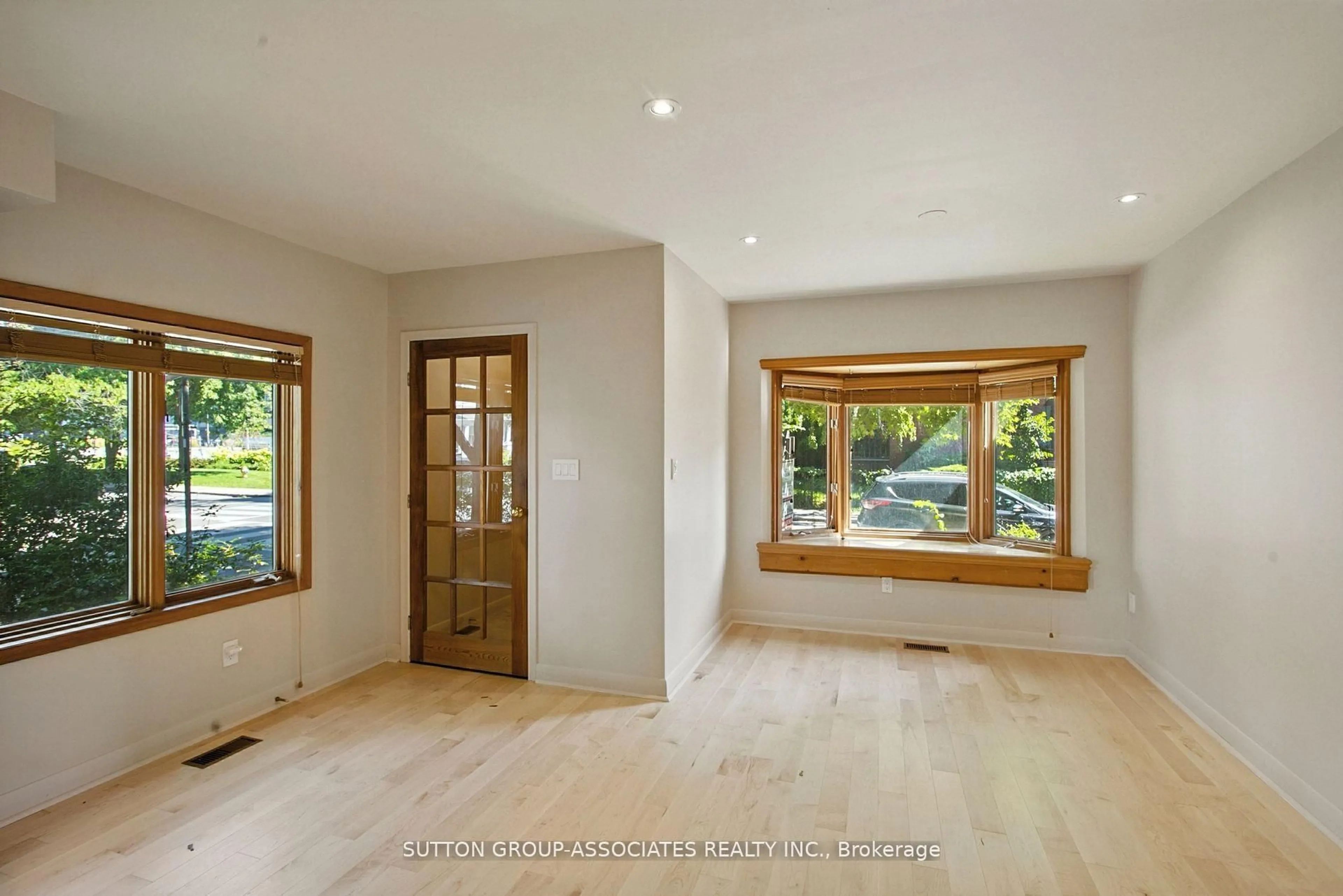 Unknown for 250 Robert St, Toronto Ontario M5S 2K7