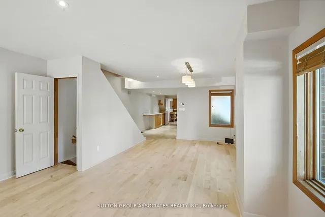 250 Robert St, Toronto 5