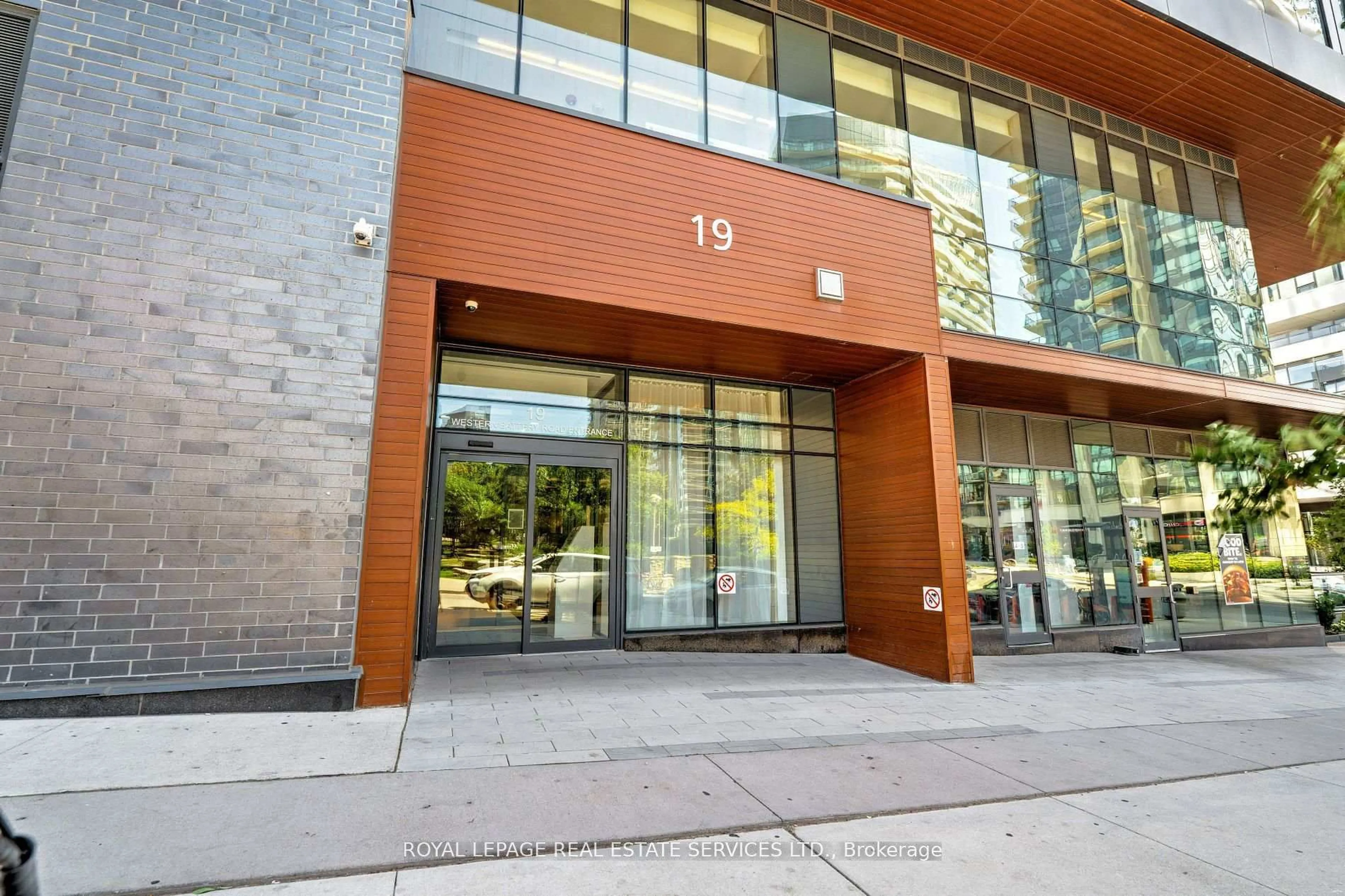 Indoor foyer for 19 Western Battery Rd #3508, Toronto Ontario M6K 3S4