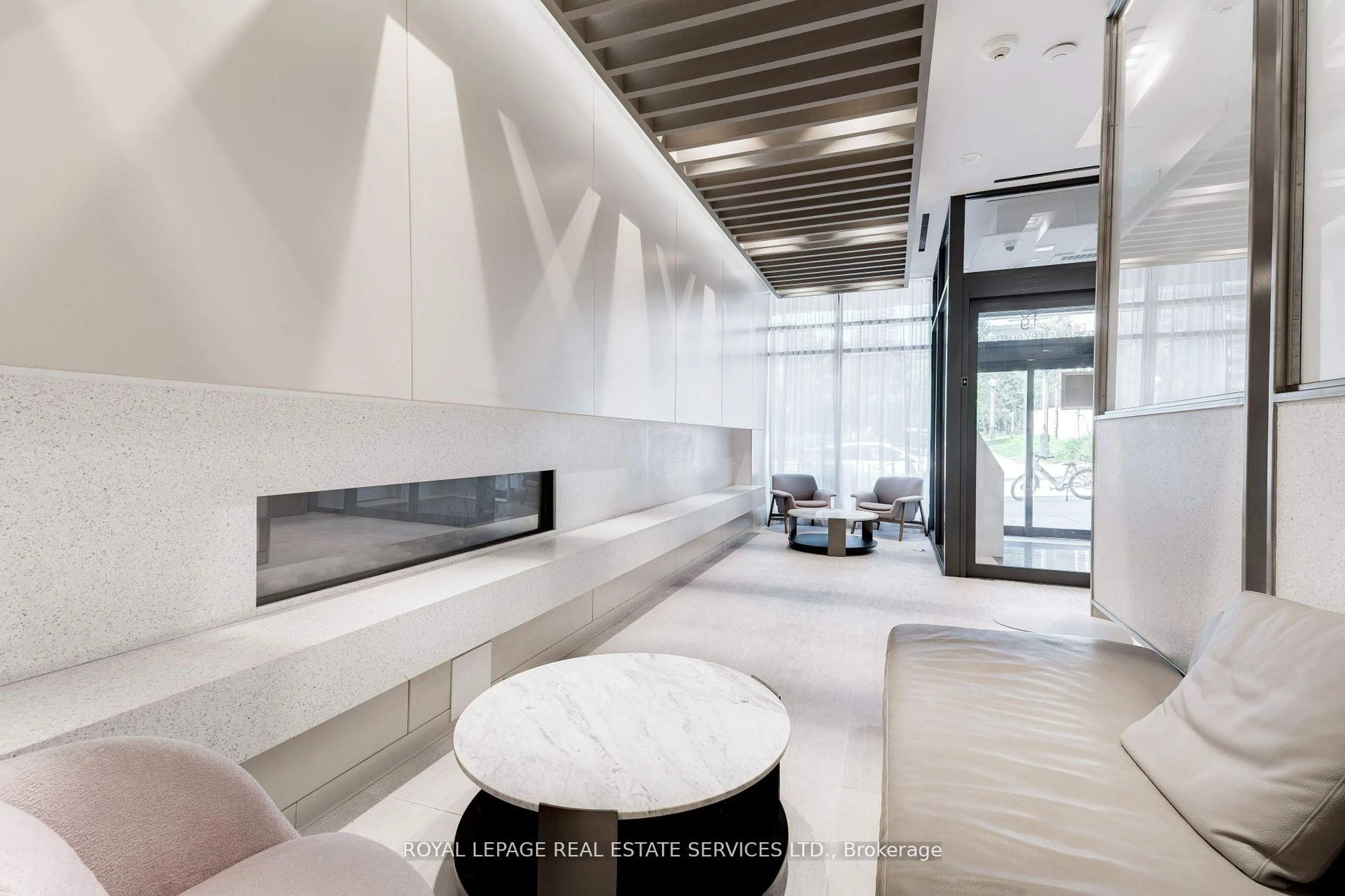 Indoor foyer for 19 Western Battery Rd #3508, Toronto Ontario M6K 3S4