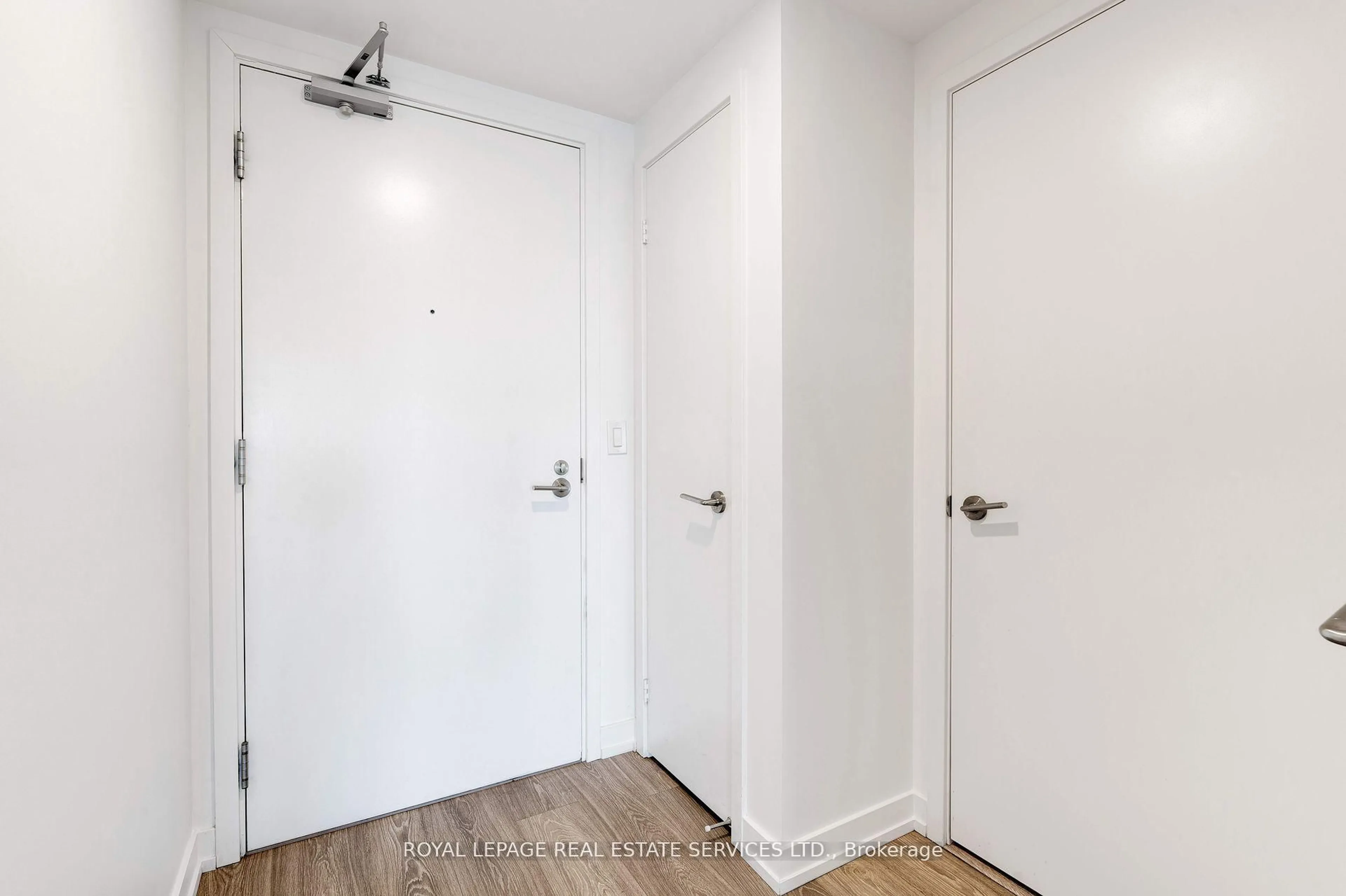 Indoor entryway for 19 Western Battery Rd #3508, Toronto Ontario M6K 3S4
