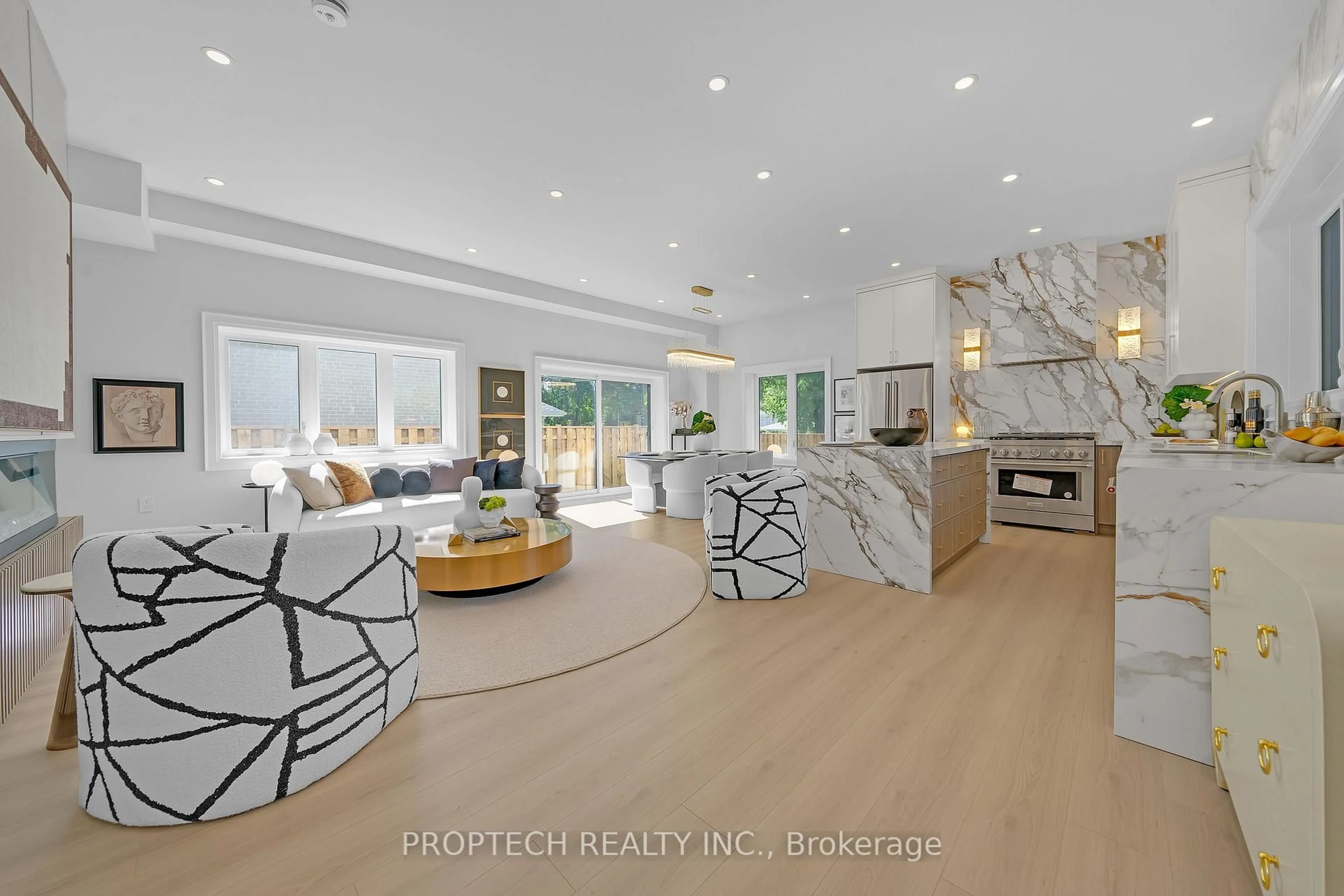 Living room with furniture, unknown for 5 Trailside Dr, Toronto Ontario M2J 2E1