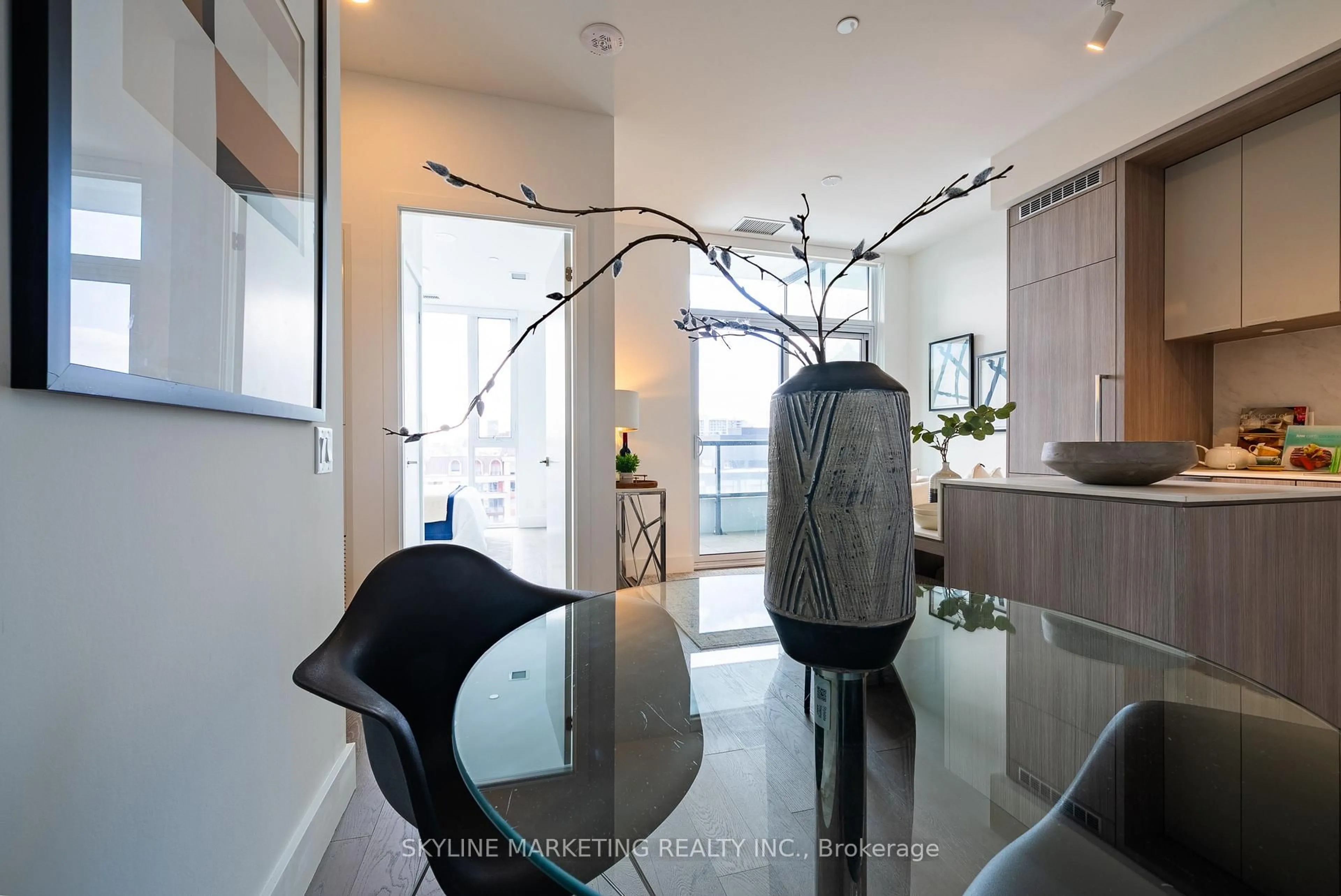 Contemporary kitchen, unknown for 6 Greenbriar Rd #1008, Toronto Ontario M2K 0H6