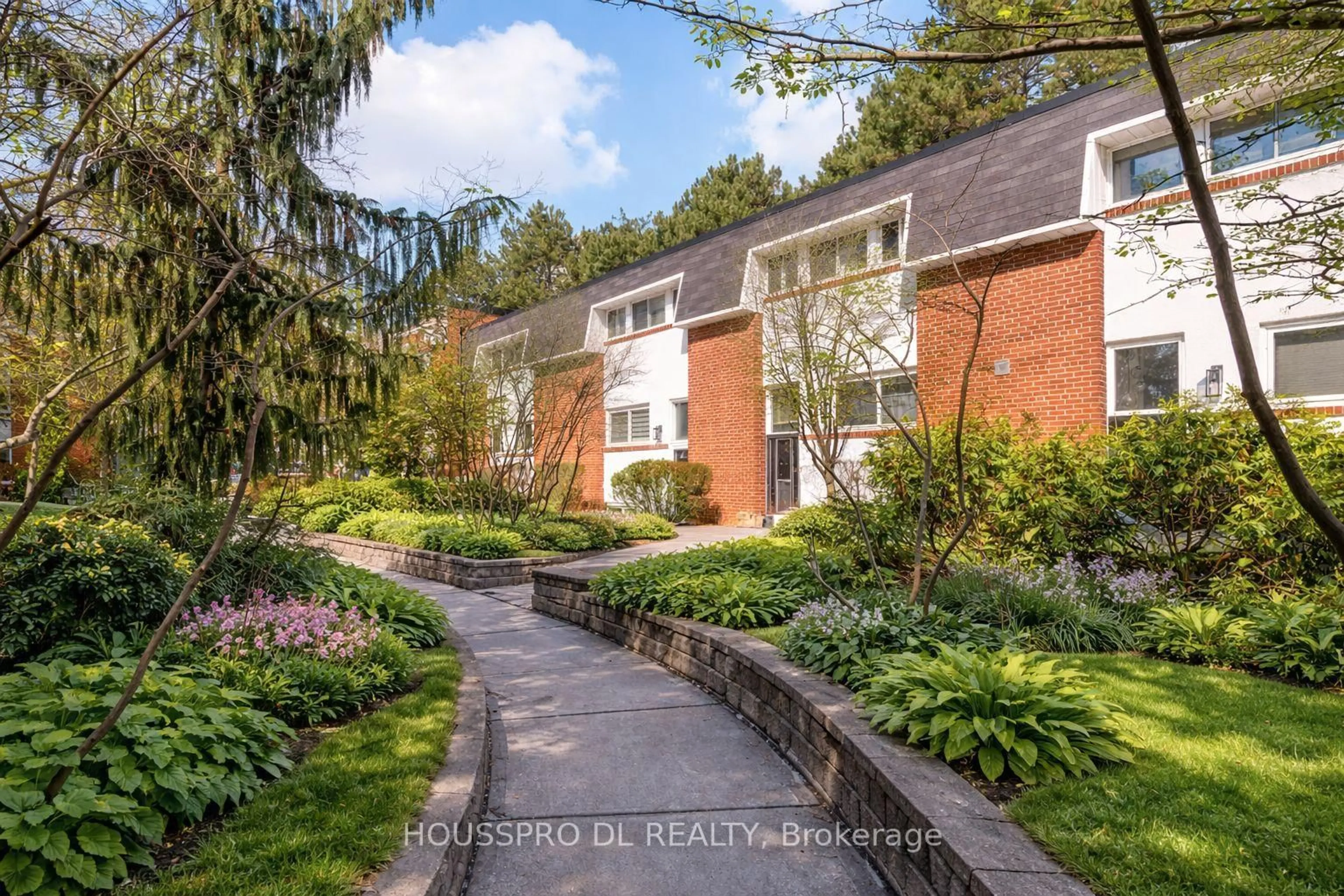 Home with brick exterior material, street for 90 George Henry Blvd #17, Toronto Ontario M2J 1E7